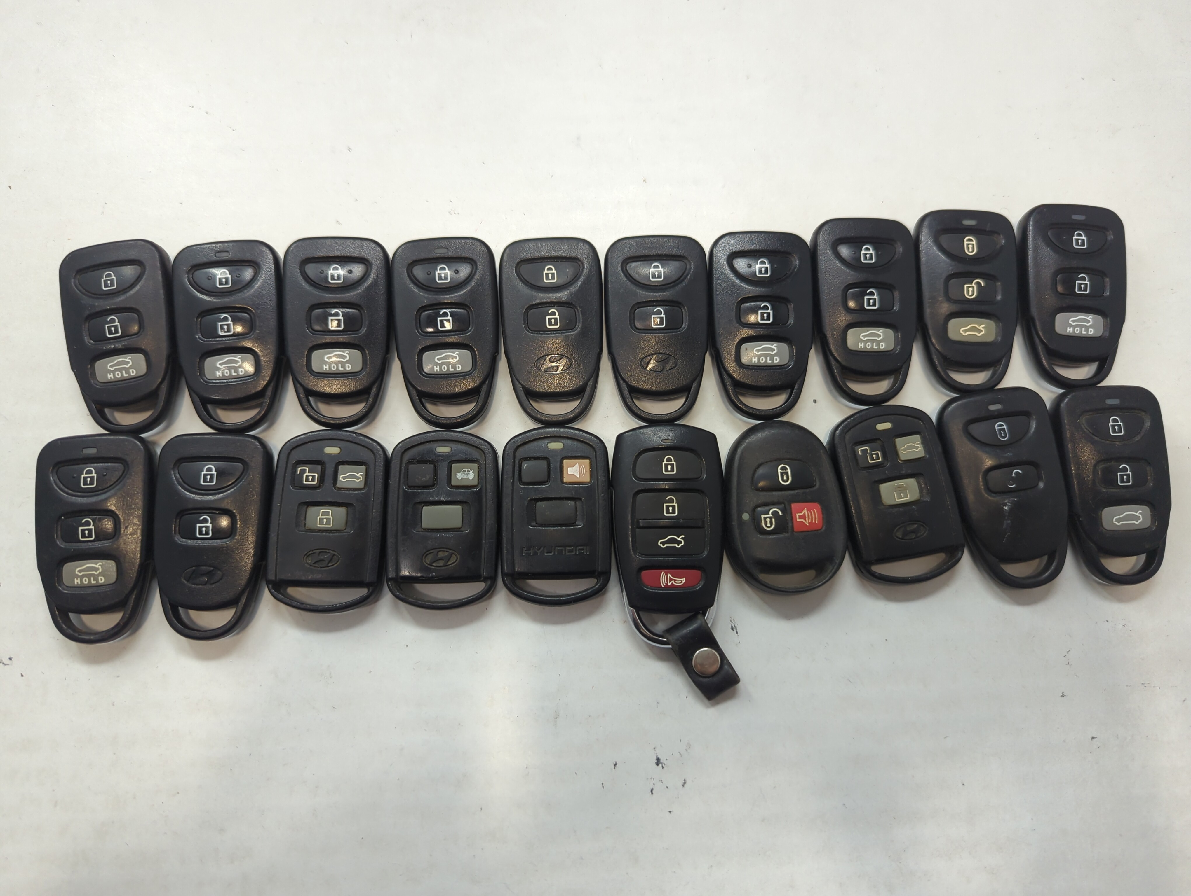 Lot of 20 Hyundai Keyless Entry Remote Fob MIXED FCC IDS MIXED PART 591697 - Oemusedautoparts1.com