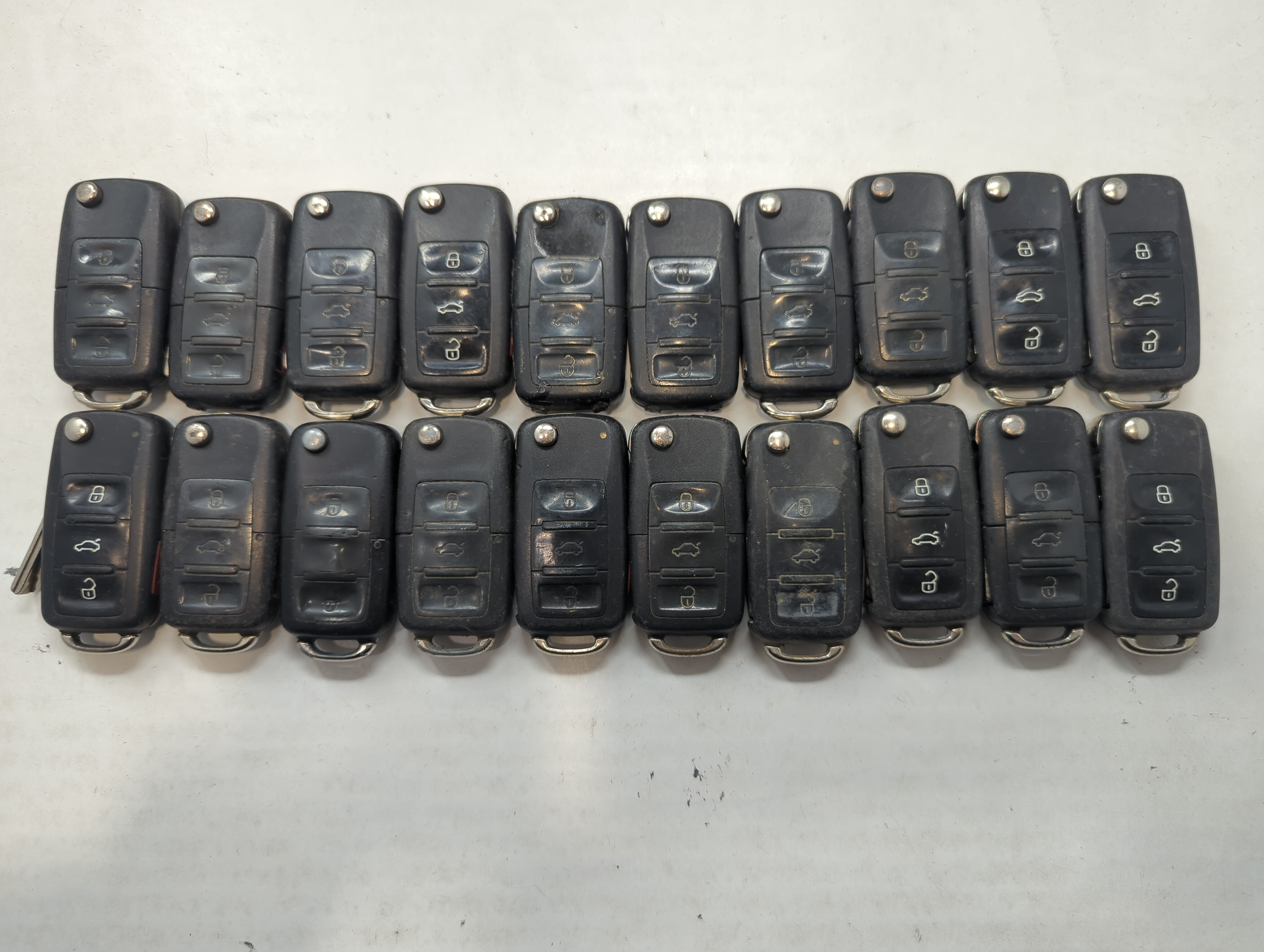 Lot of 20 Volkswagen Keyless Entry Remote Fob NBG8137T | NBG735868T 591794 - Oemusedautoparts1.com