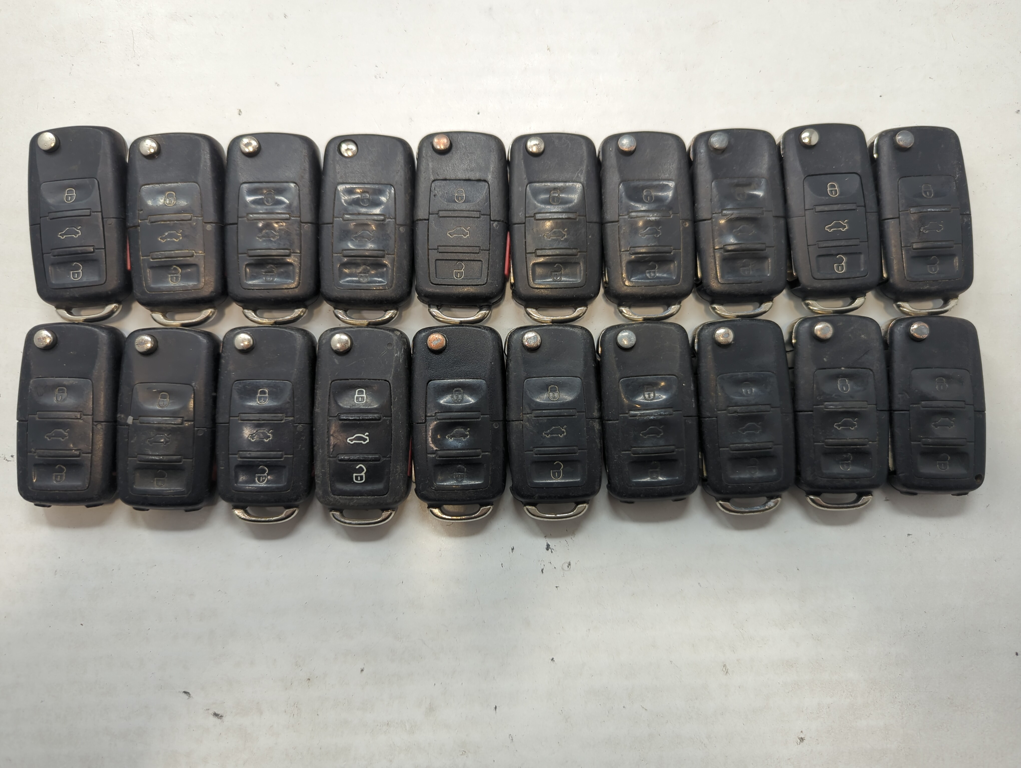 Lot of 20 Volkswagen Keyless Entry Remote Fob NBG8137T | NBG735868T 591795 - Oemusedautoparts1.com