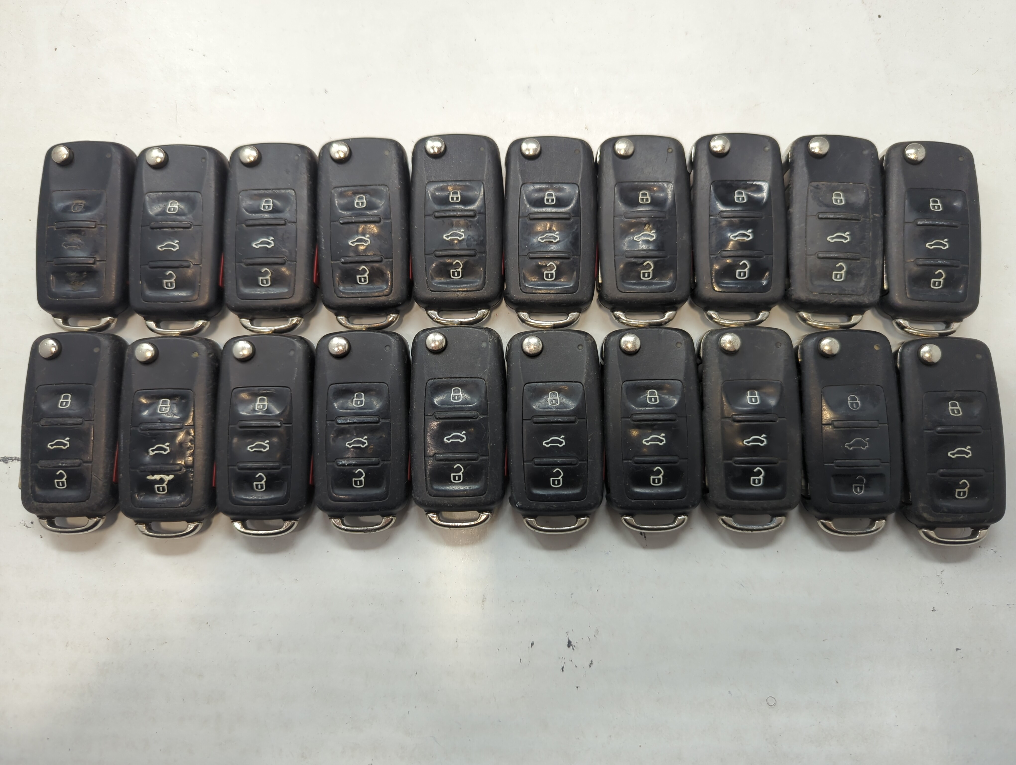 Lot of 20 Volkswagen Keyless Entry Remote Fob NBG8137T | NBG735868T 591796 - Oemusedautoparts1.com