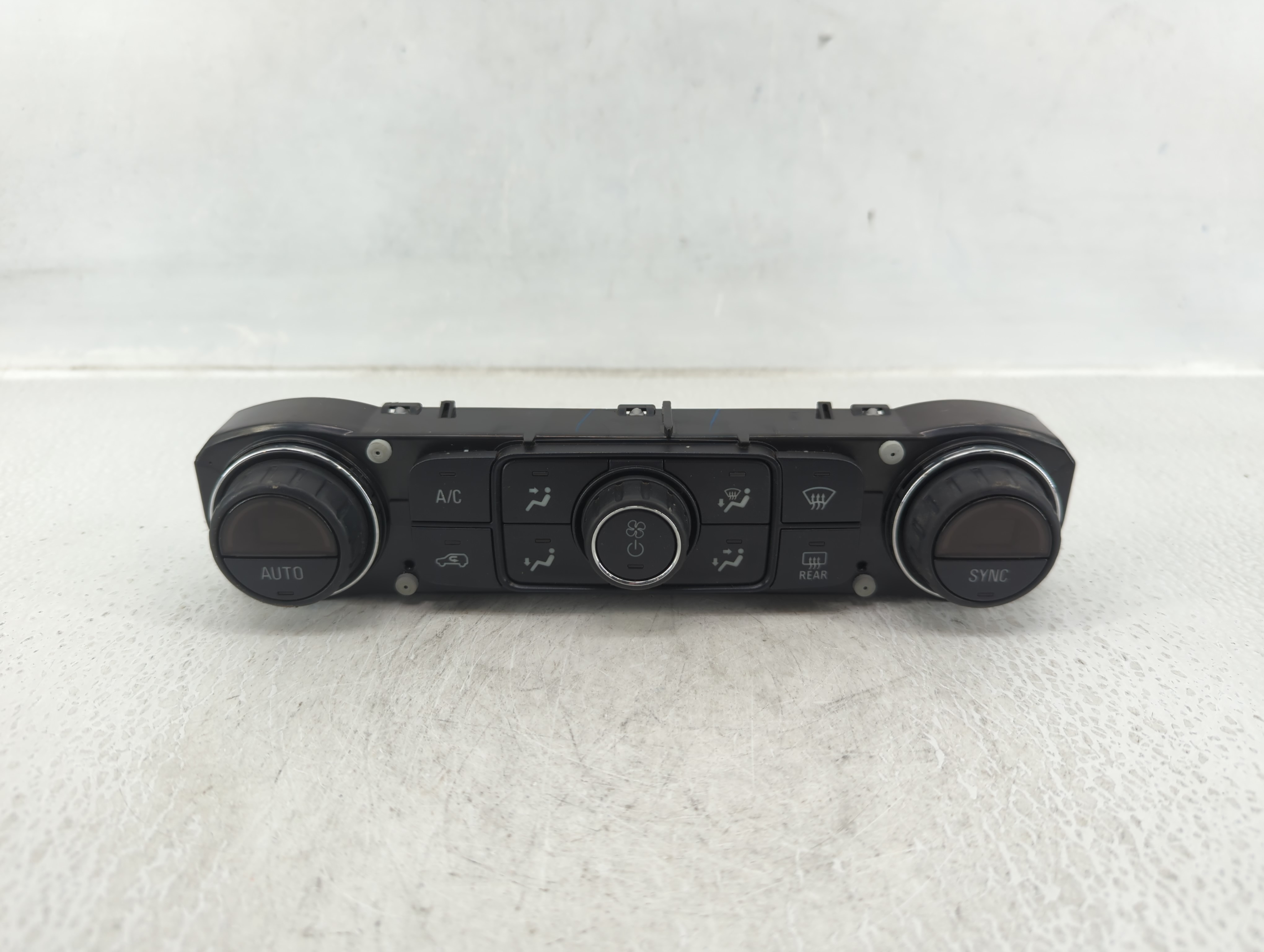 2014 Chevrolet Silverado 1500 Ac Heater Roof Climate Control Temperature Oem 595381 - Oemusedautoparts1.com