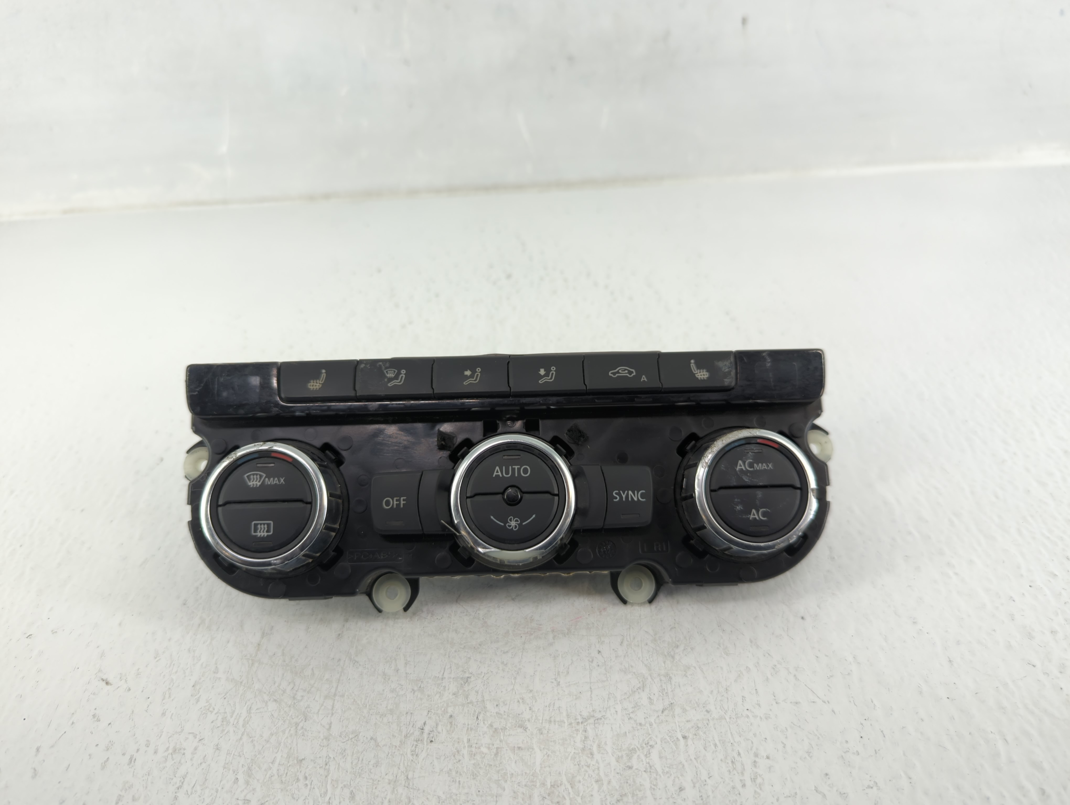 2012-2012 Volkswagen Passat Ac Heater Climate Control 561 907 044d 601431 - Oemusedautoparts1.com