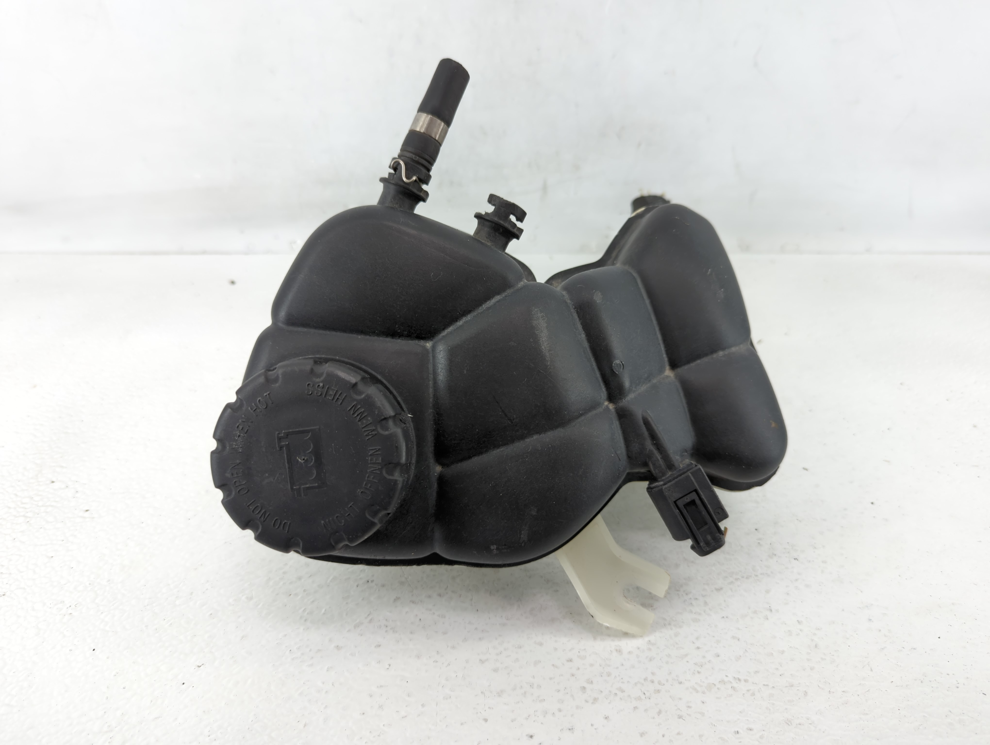 Picture of 2013 Mercedes-benz S400 Radiator Coolant Overflow Expansion Tank Bottle 601798
