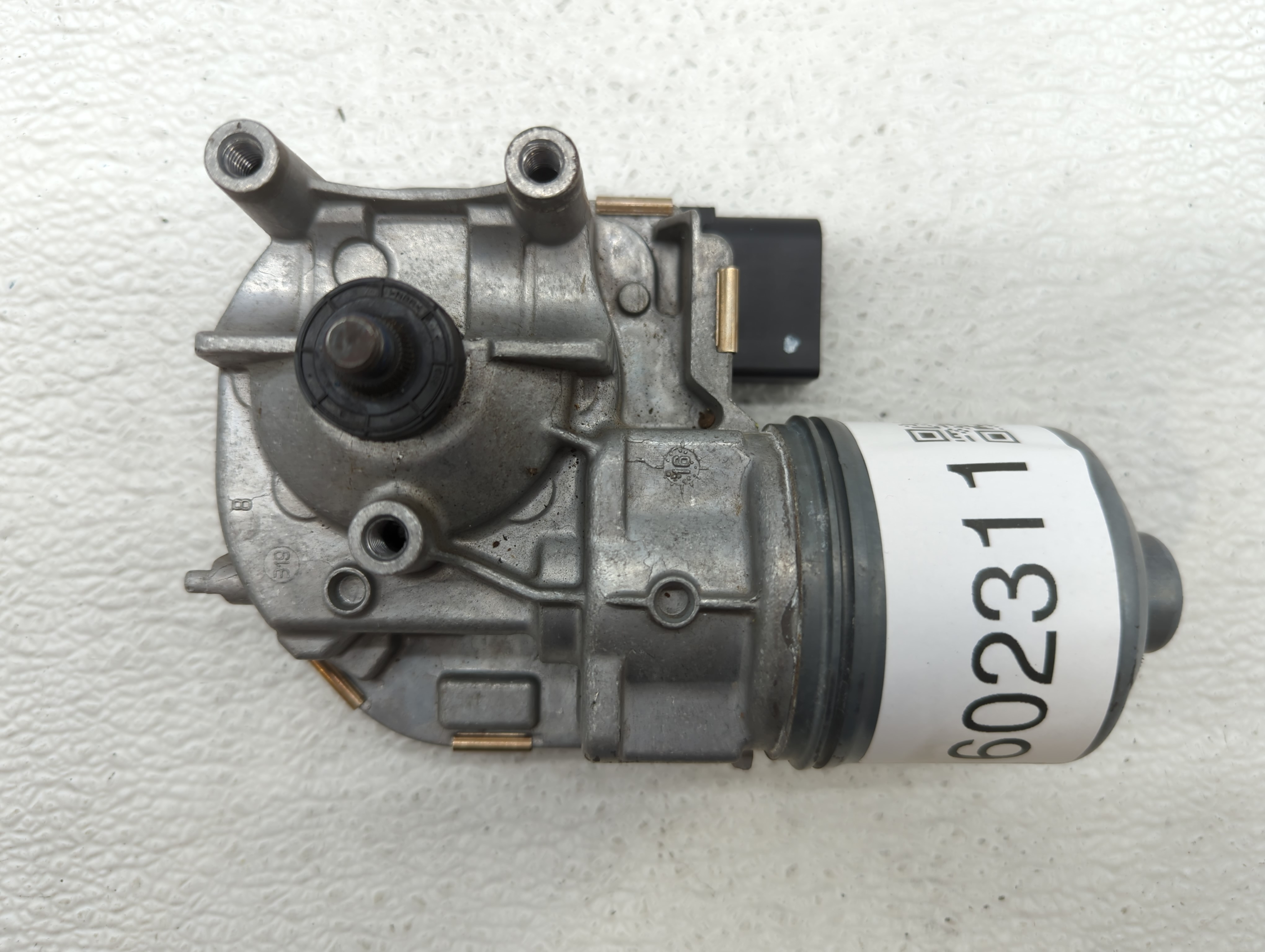 Picture of 2017-2019 Buick Lacrosse Front Windshield Wiper Motor 602311