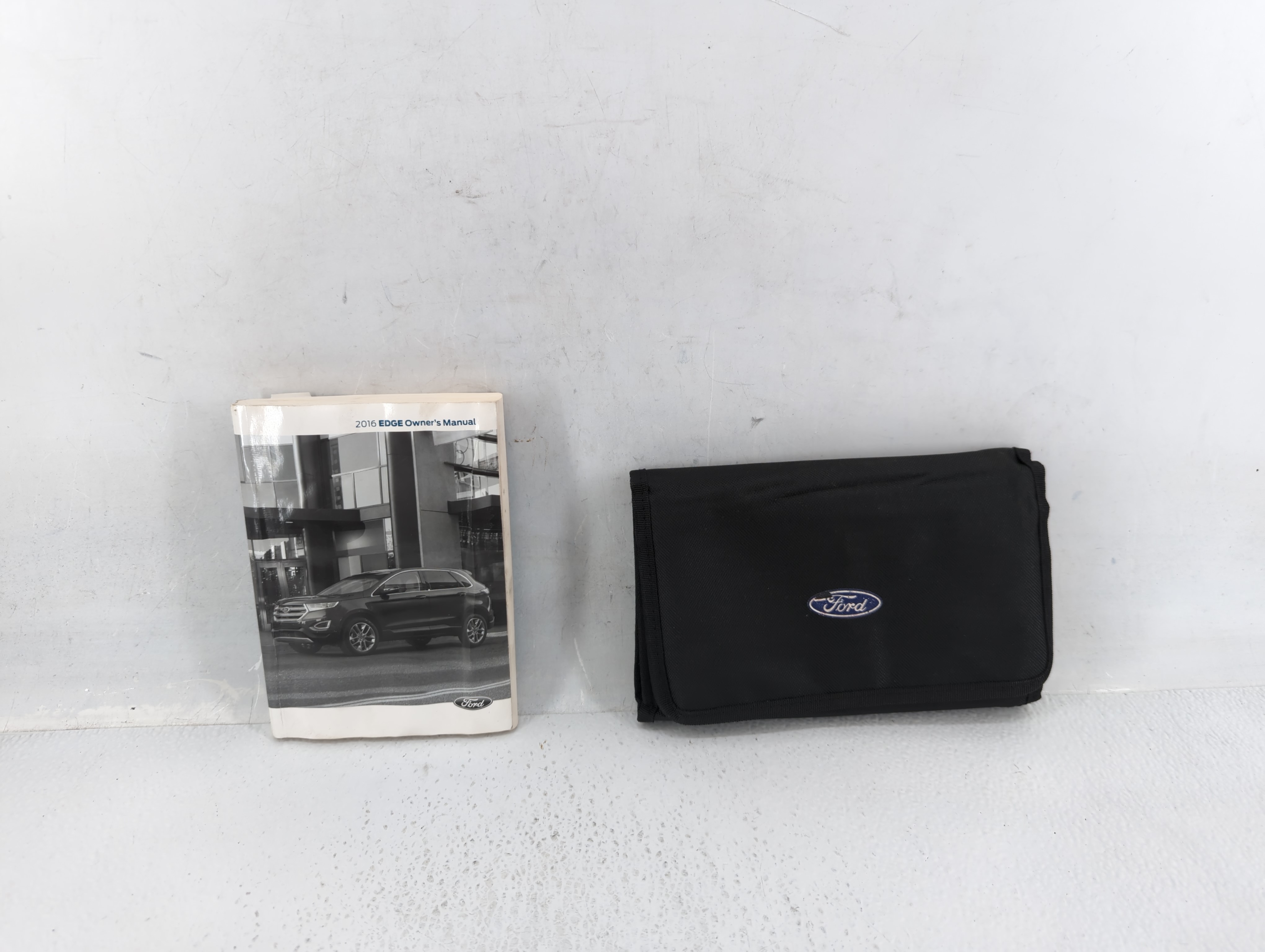 Picture of 2016 Ford Edge Owners Manual Book Guide 603358