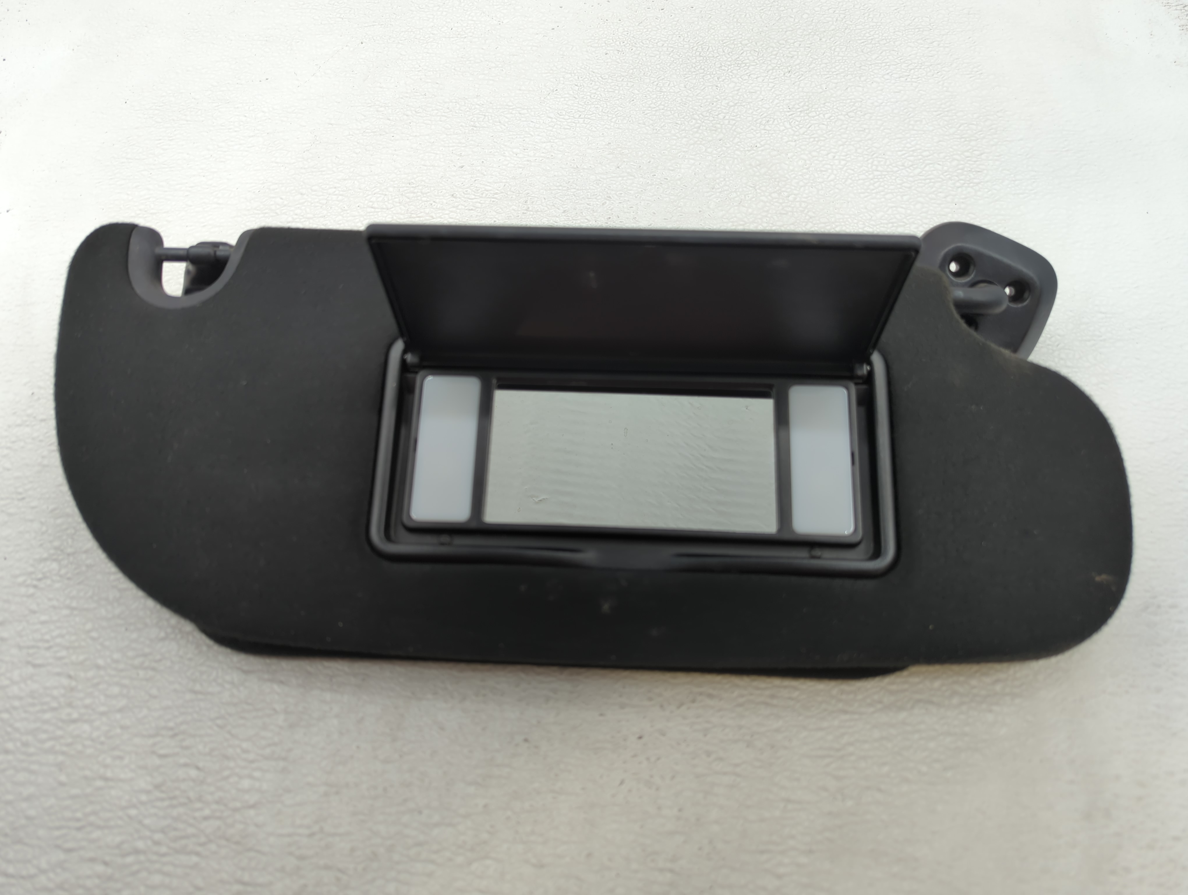 2016 Ford Expedition Passenger Sun Visor Mirror Right Sunvisor Black 603698 - Oemusedautoparts1.com