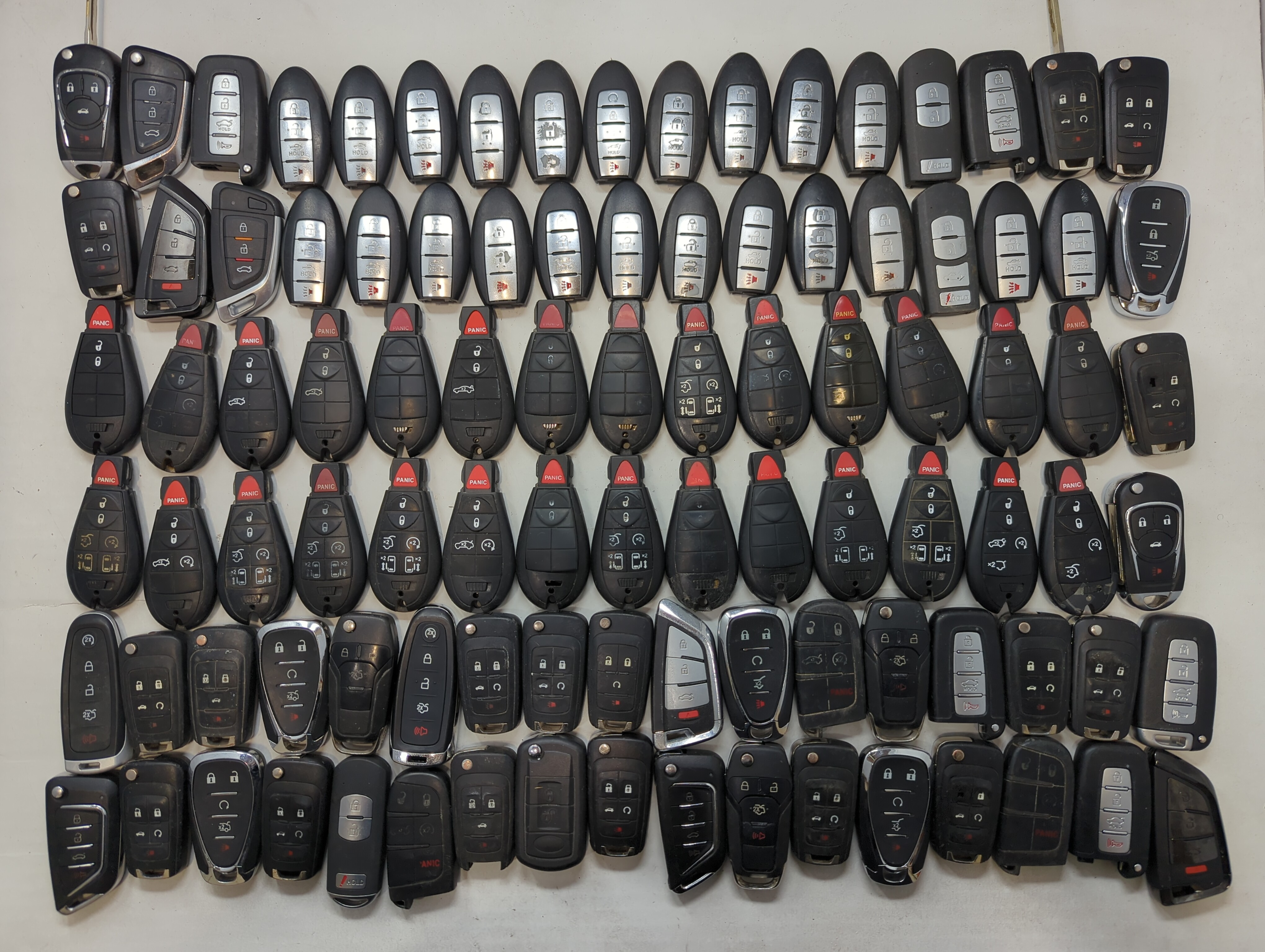 Picture of Lot of 100 Aftermarket Keyless Entry Remote Fob MIXED FCC IDS MIXED PART 603781
