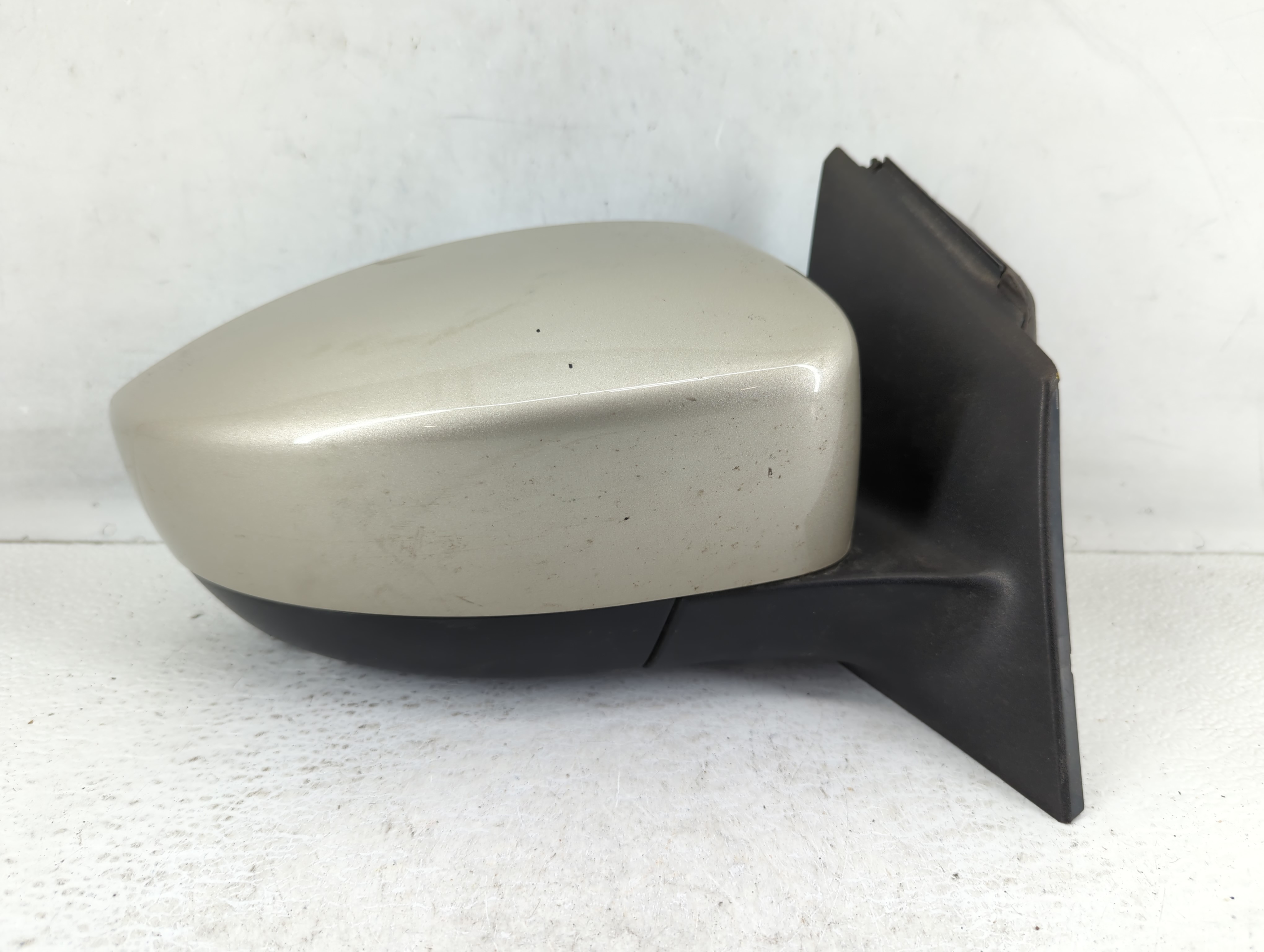 2018 Ford Focus Passenger Right Side View Power Door Mirror Cream Gold 604598 - Oemusedautoparts1.com