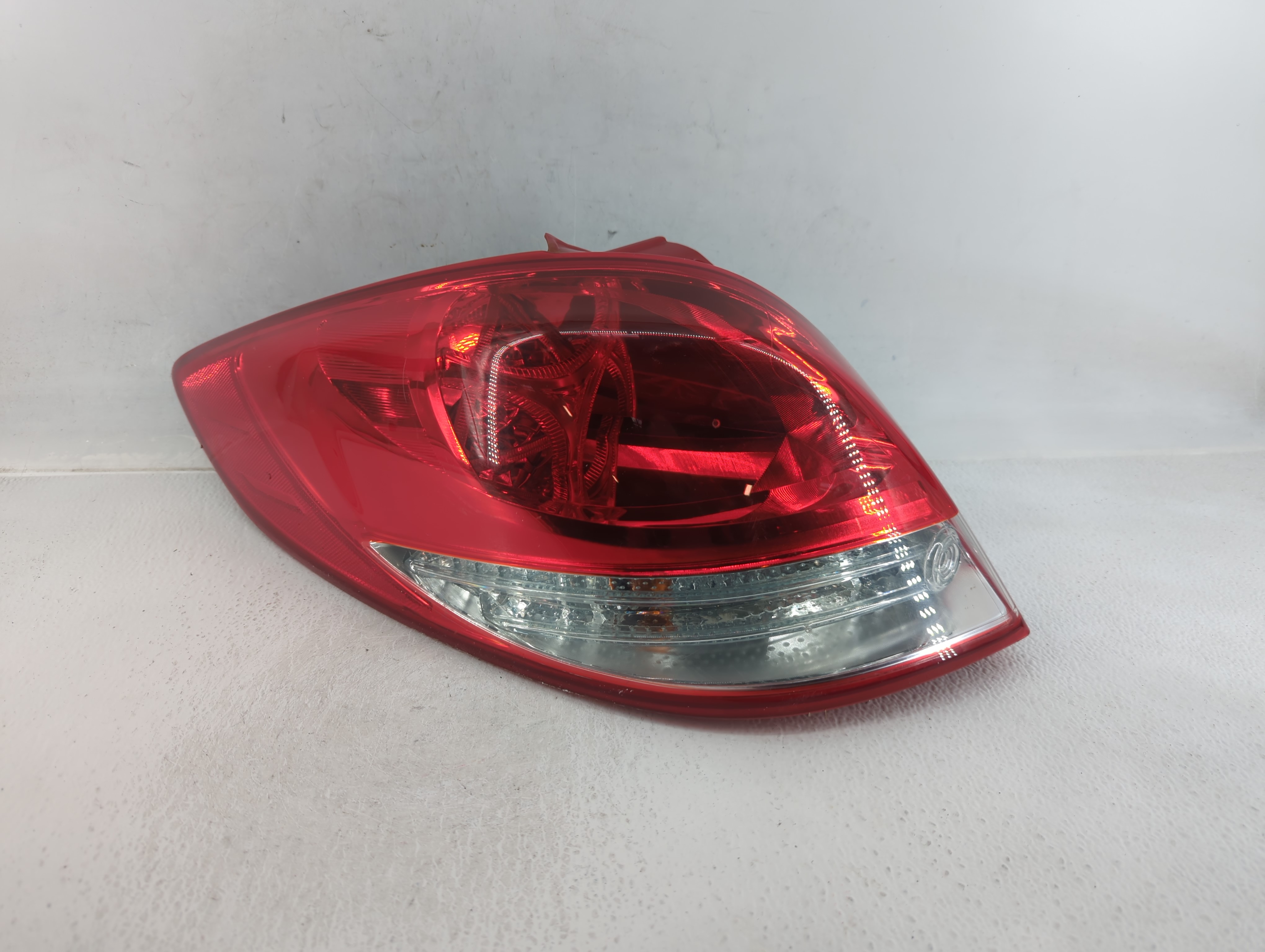 Picture of 2013-2017 Hyundai Veloster Driver Left Side Tail Light Taillight Oem 605042