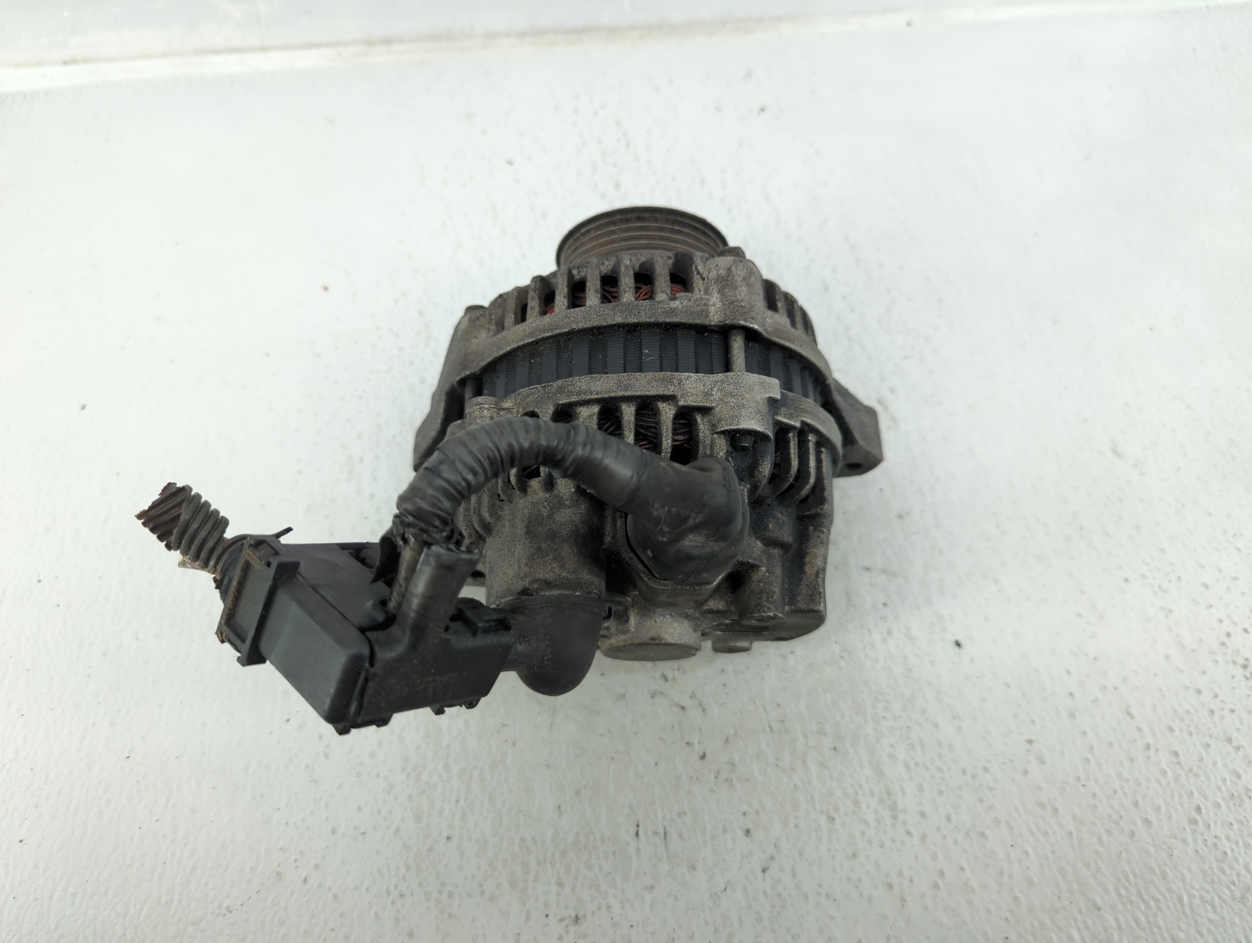 Picture of 2001-2005 Honda Civic Alternator Generator Charging Assembly Engine Oem 605546