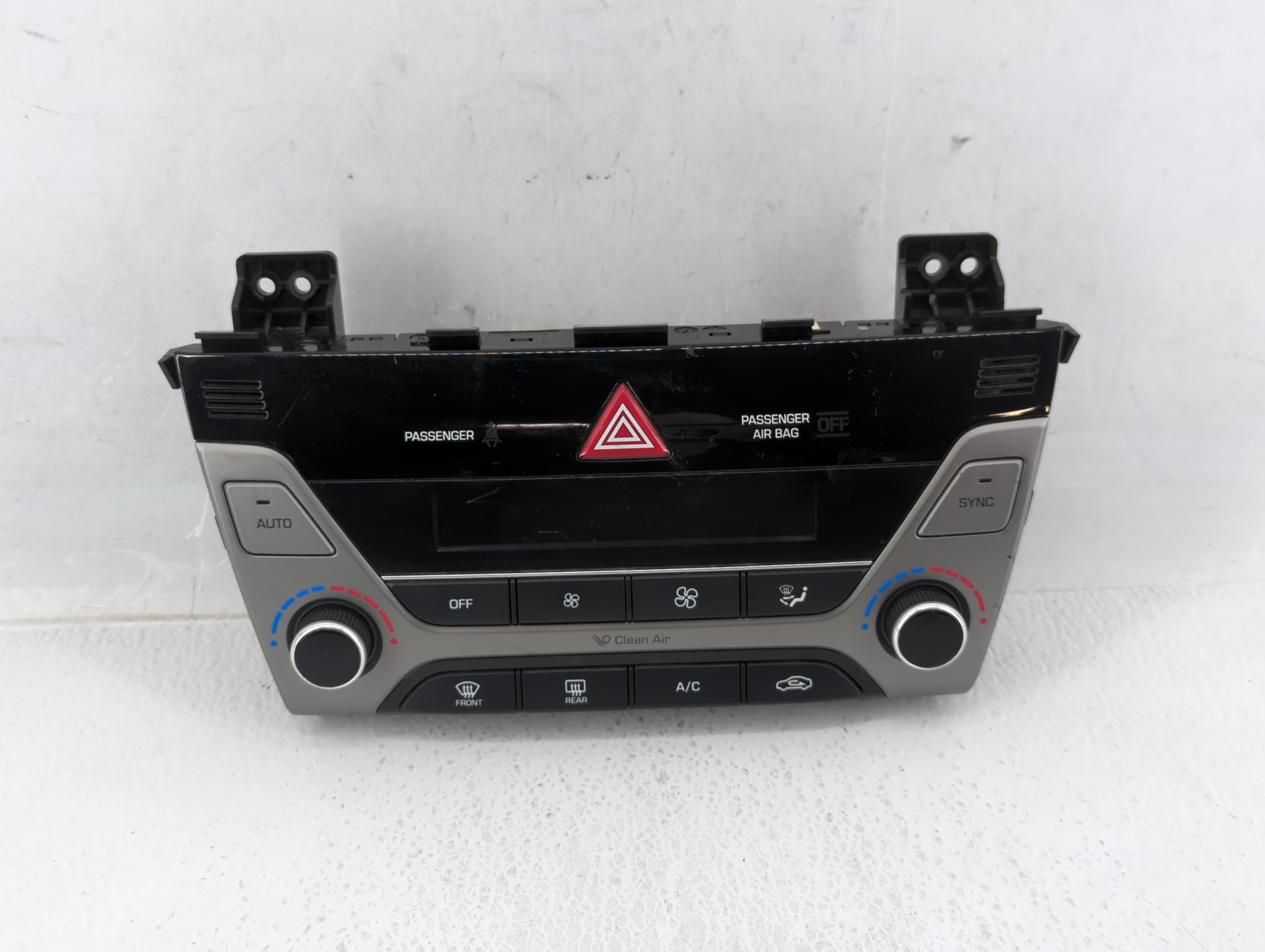 2017-2018 Hyundai Elantra Ac Heater Climate Control 97250-f2230ret 605892 - Oemusedautoparts1.com