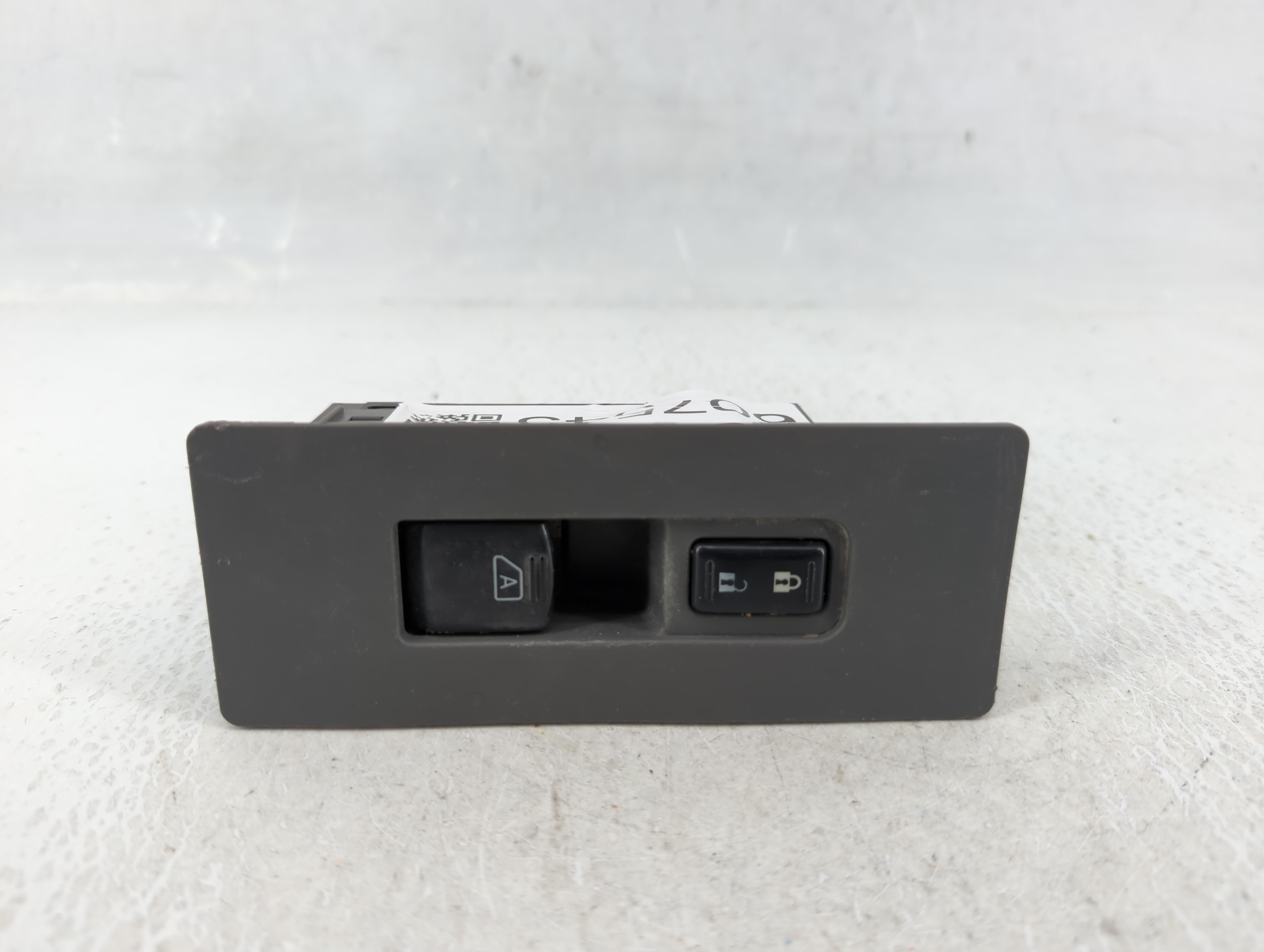 2004 Nissan Titan Driver Left Door Master Power Window Switch 3040804 607545 - Oemusedautoparts1.com