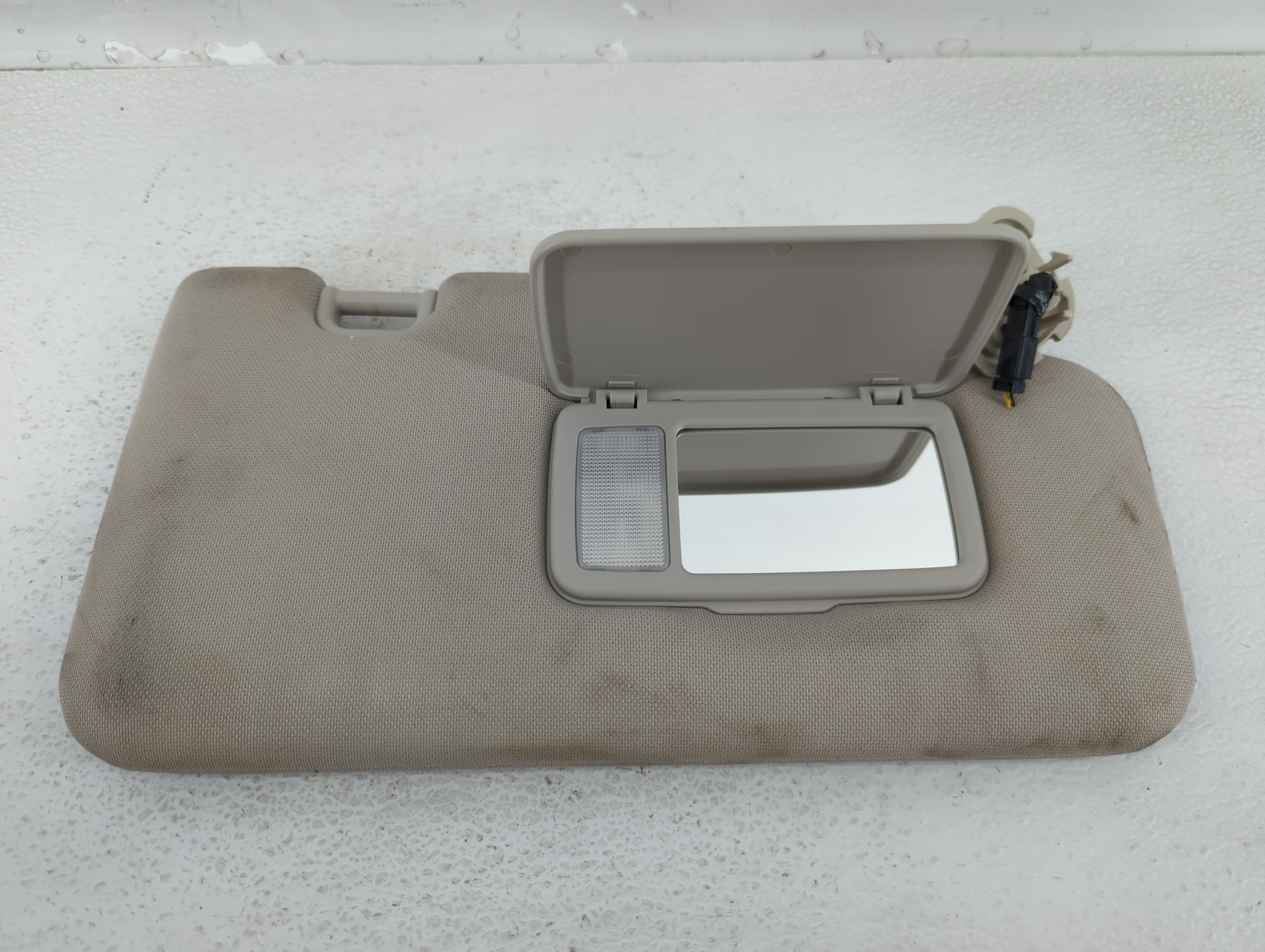 2020 Subaru Forester Passenger Sun Visor Mirror Right Sunvisor Grey 608098 - Oemusedautoparts1.com