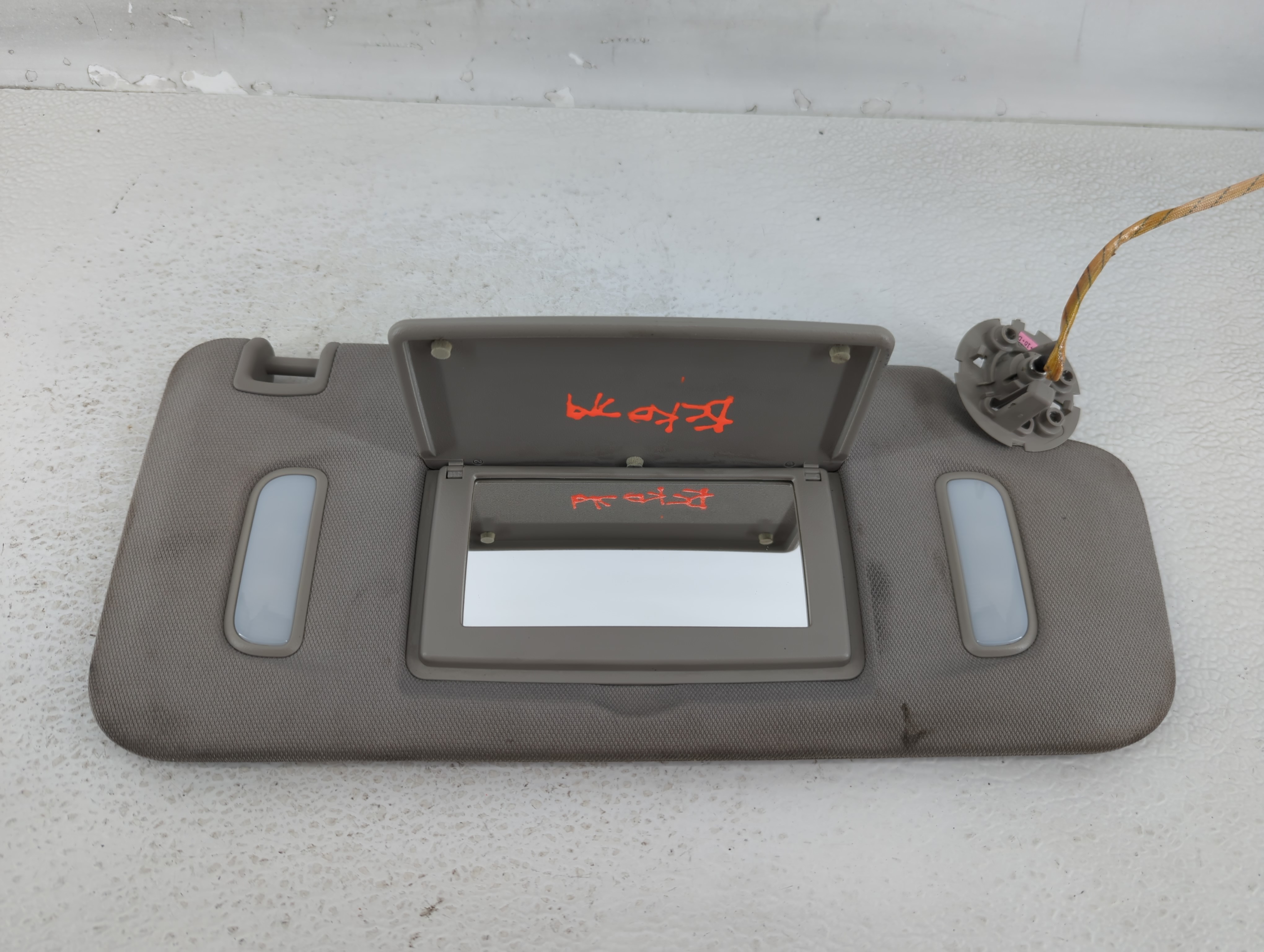 Chevrolet Traverse Passenger Sun Visor Mirror Right Sunvisor Grey 608128 - Oemusedautoparts1.com