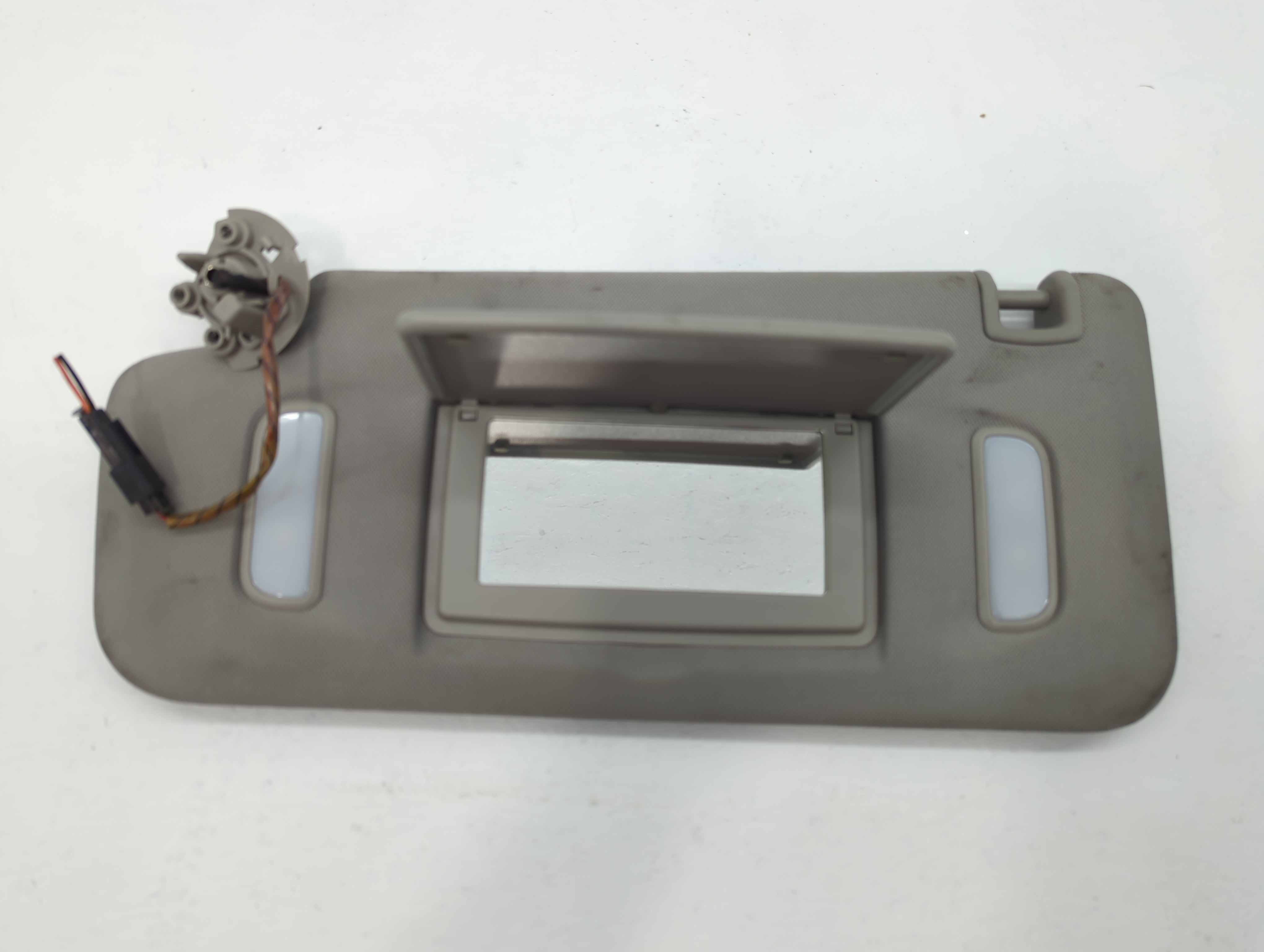 Chevrolet Traverse Driver Sun Visor Mirror Left Sunvisor Light Gray 608156 - Oemusedautoparts1.com