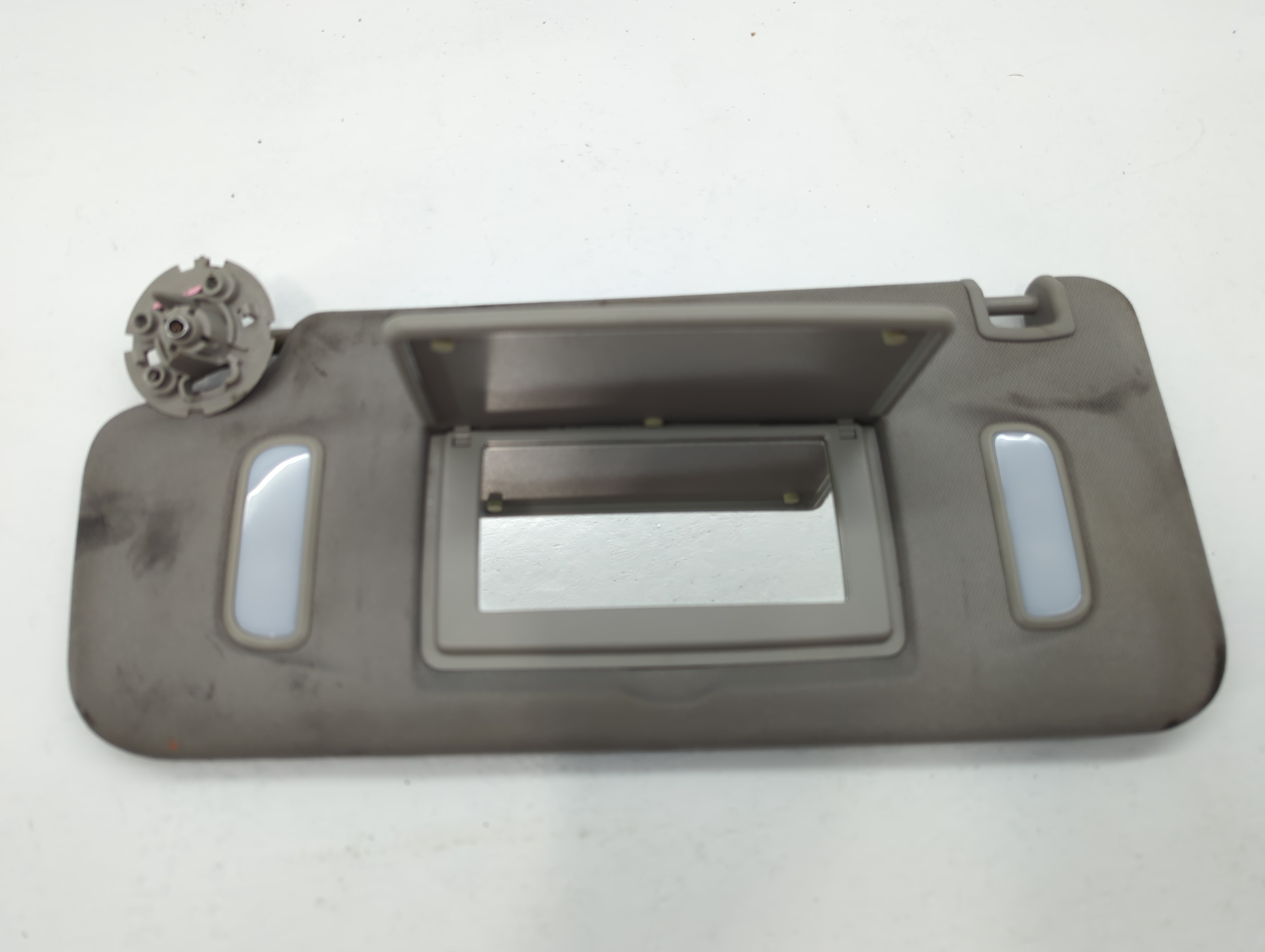 Chevrolet Traverse Driver Sun Visor Mirror Left Sunvisor Gray 608180 - Oemusedautoparts1.com