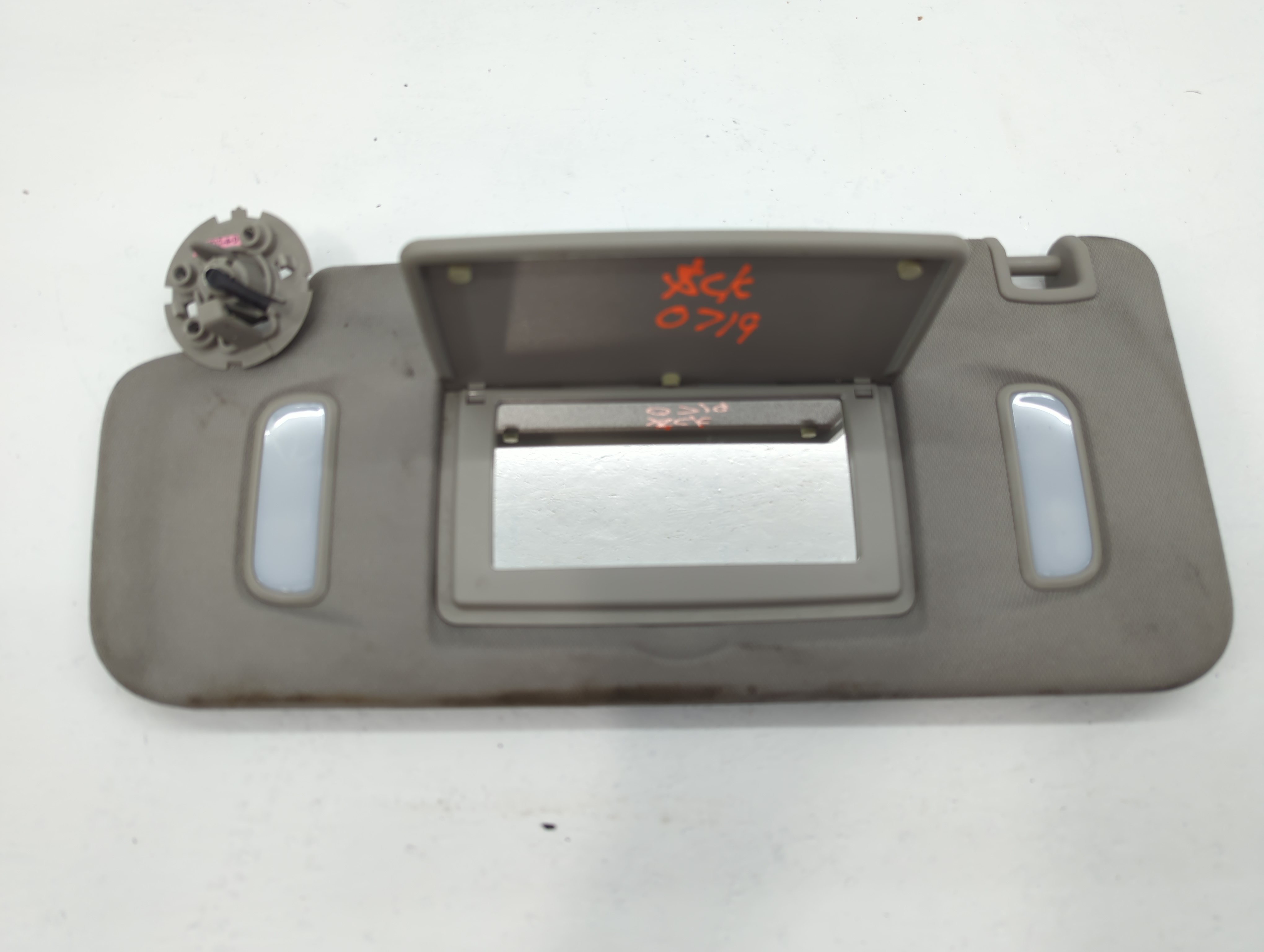 Chevrolet Traverse Driver Sun Visor Mirror Left Sunvisor Gray 608182 - Oemusedautoparts1.com