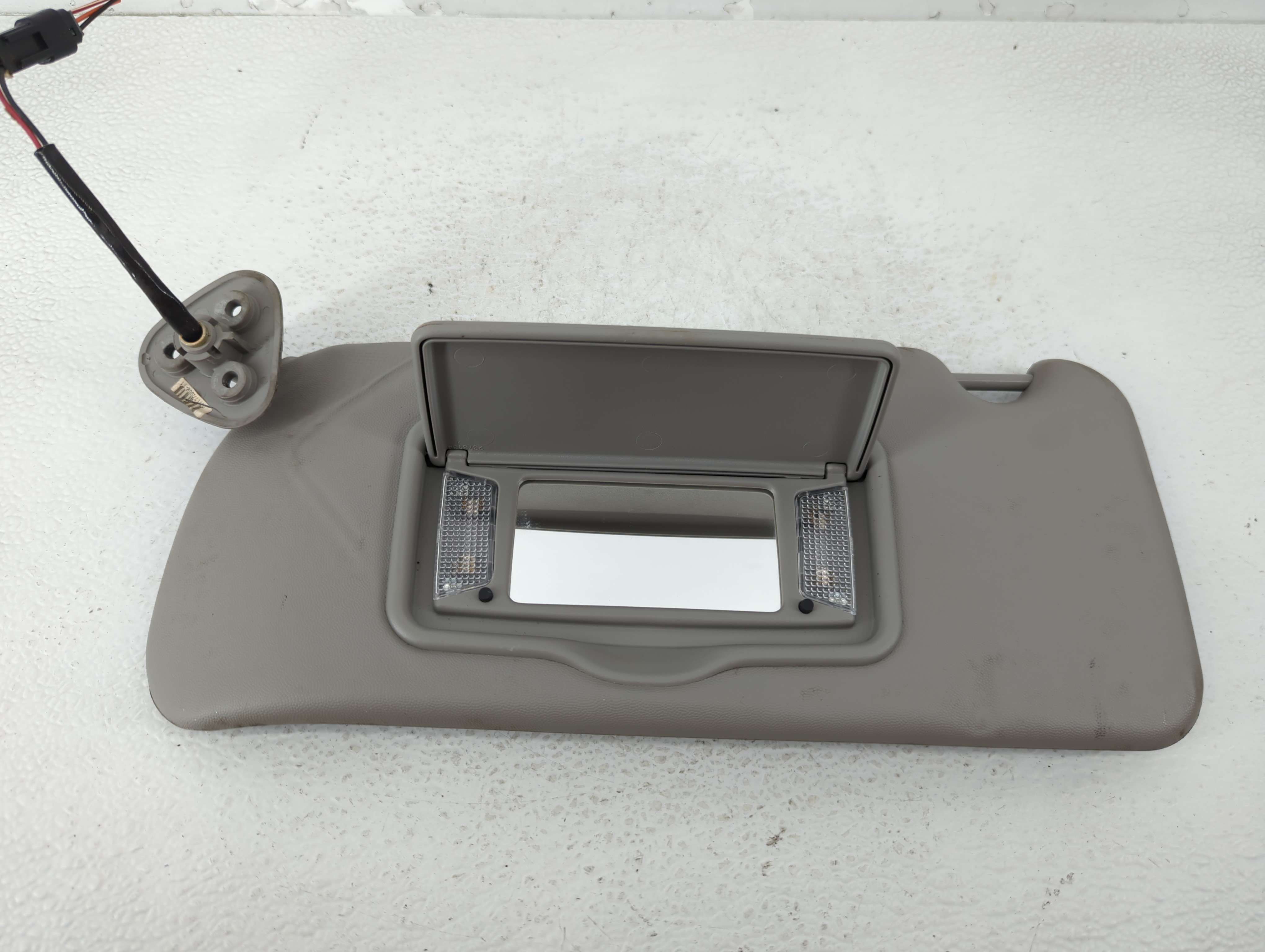 2008 Cadillac Srx Driver Sun Visor Mirror Left Sunvisor Grey 608247 - Oemusedautoparts1.com