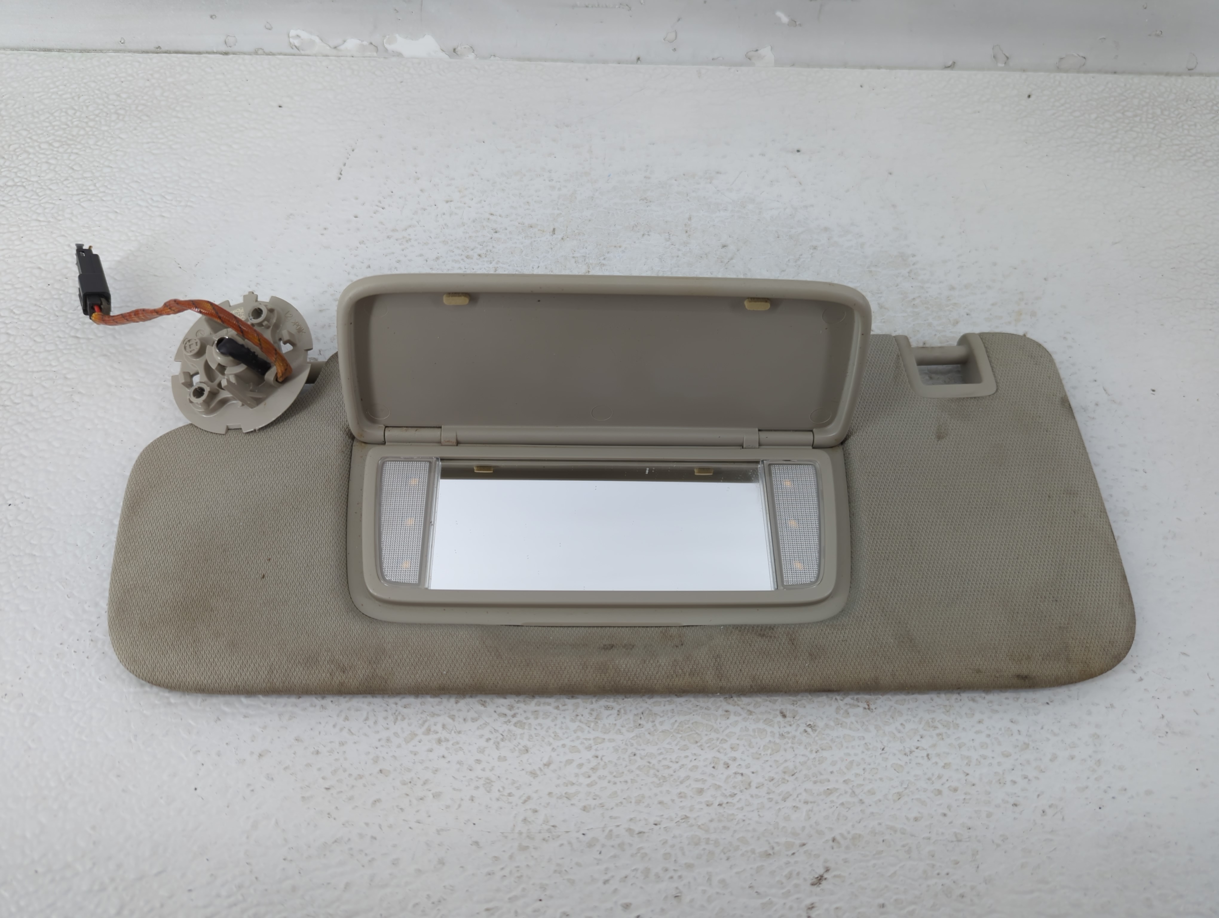 Gmc Terrain Driver Sun Visor Mirror Left Sunvisor Grey 608248 - Oemusedautoparts1.com