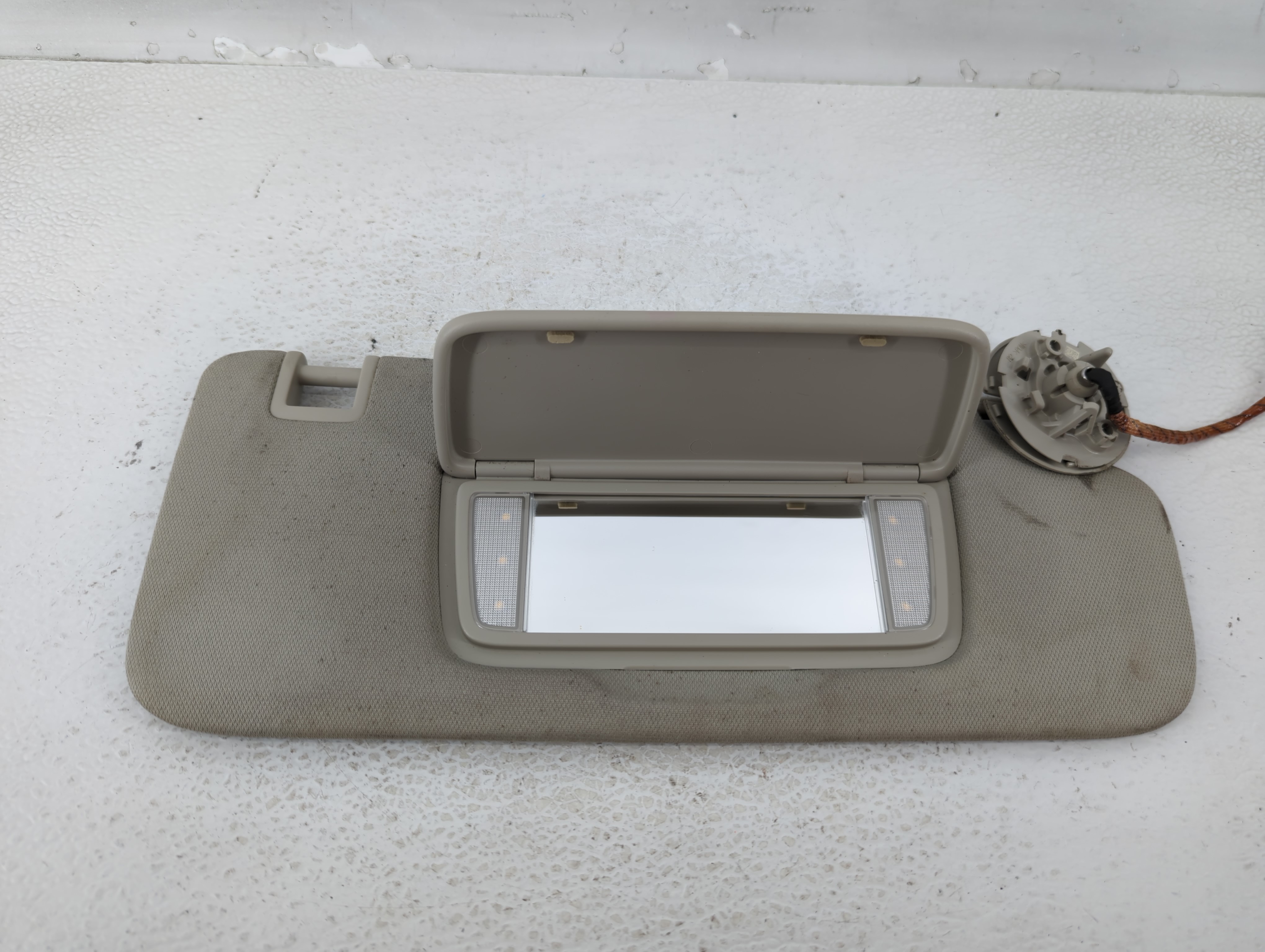 2018 Gmc Terrain Passenger Sun Visor Mirror Right Sunvisor Grey 608252 - Oemusedautoparts1.com