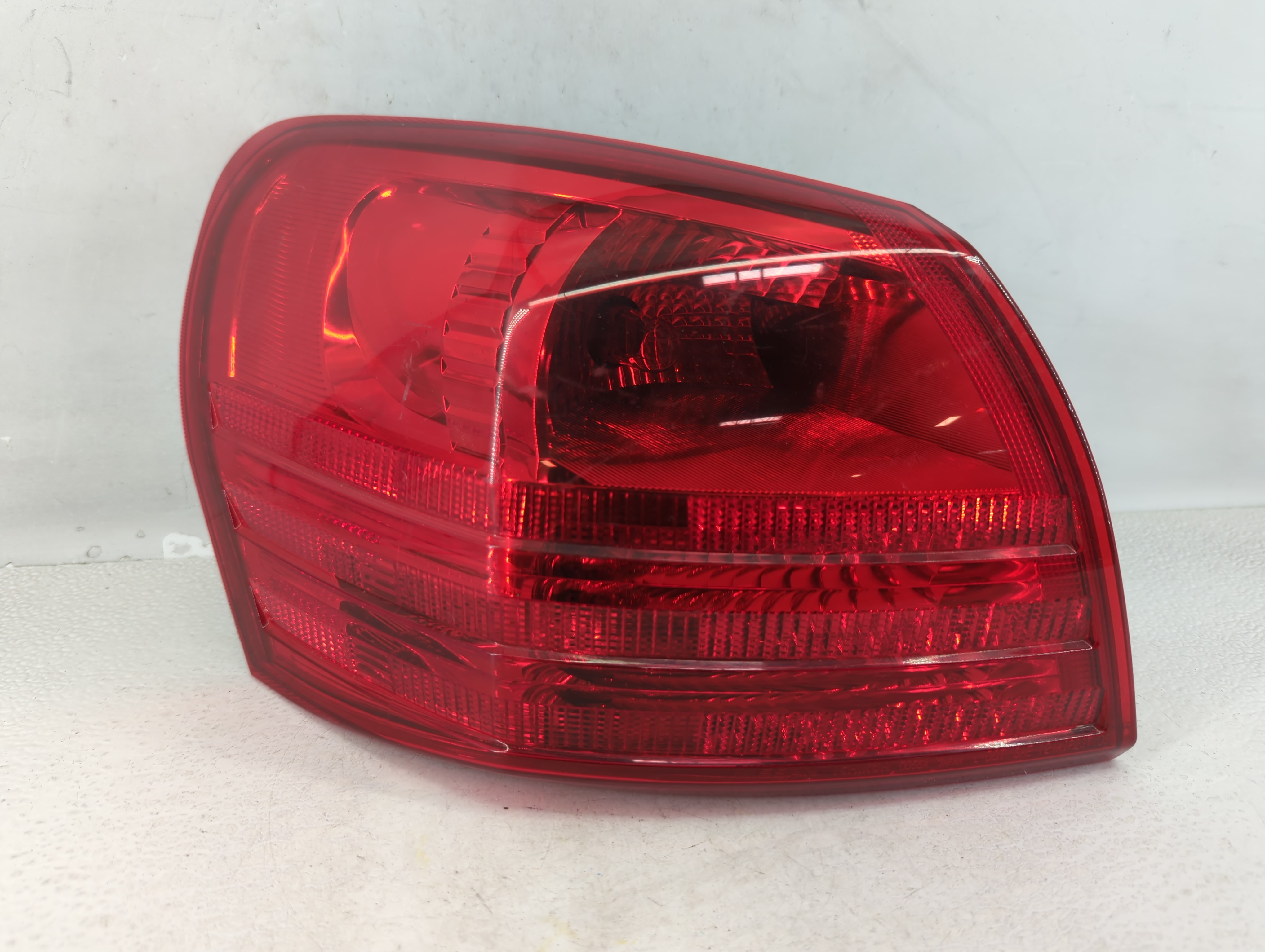 Picture of 2008-2015 Nissan Rogue Driver Left Side Tail Light Taillight Oem 610222