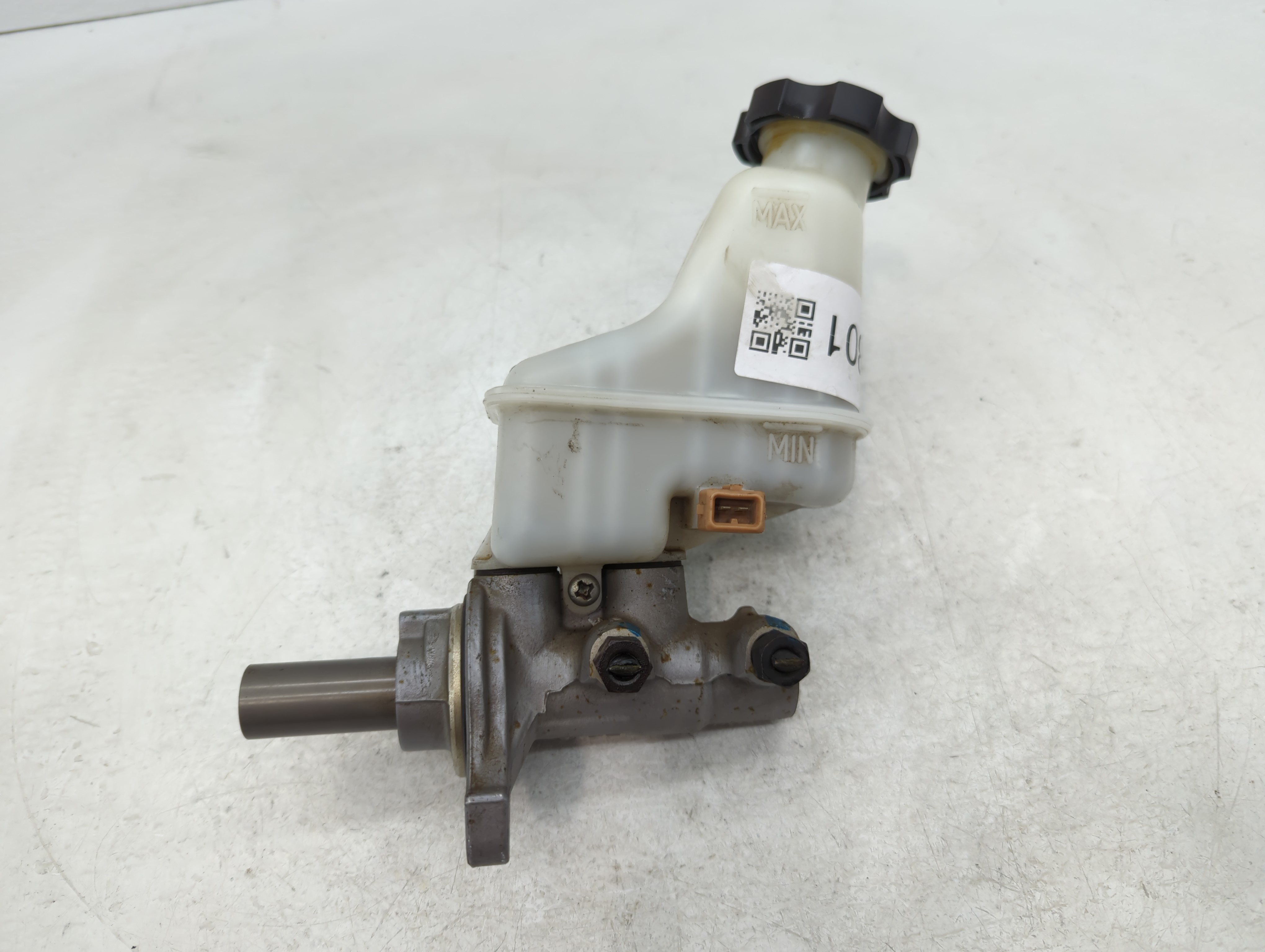 Picture of 2011-2013 Kia Sorento Brake Master Cylinder 610301