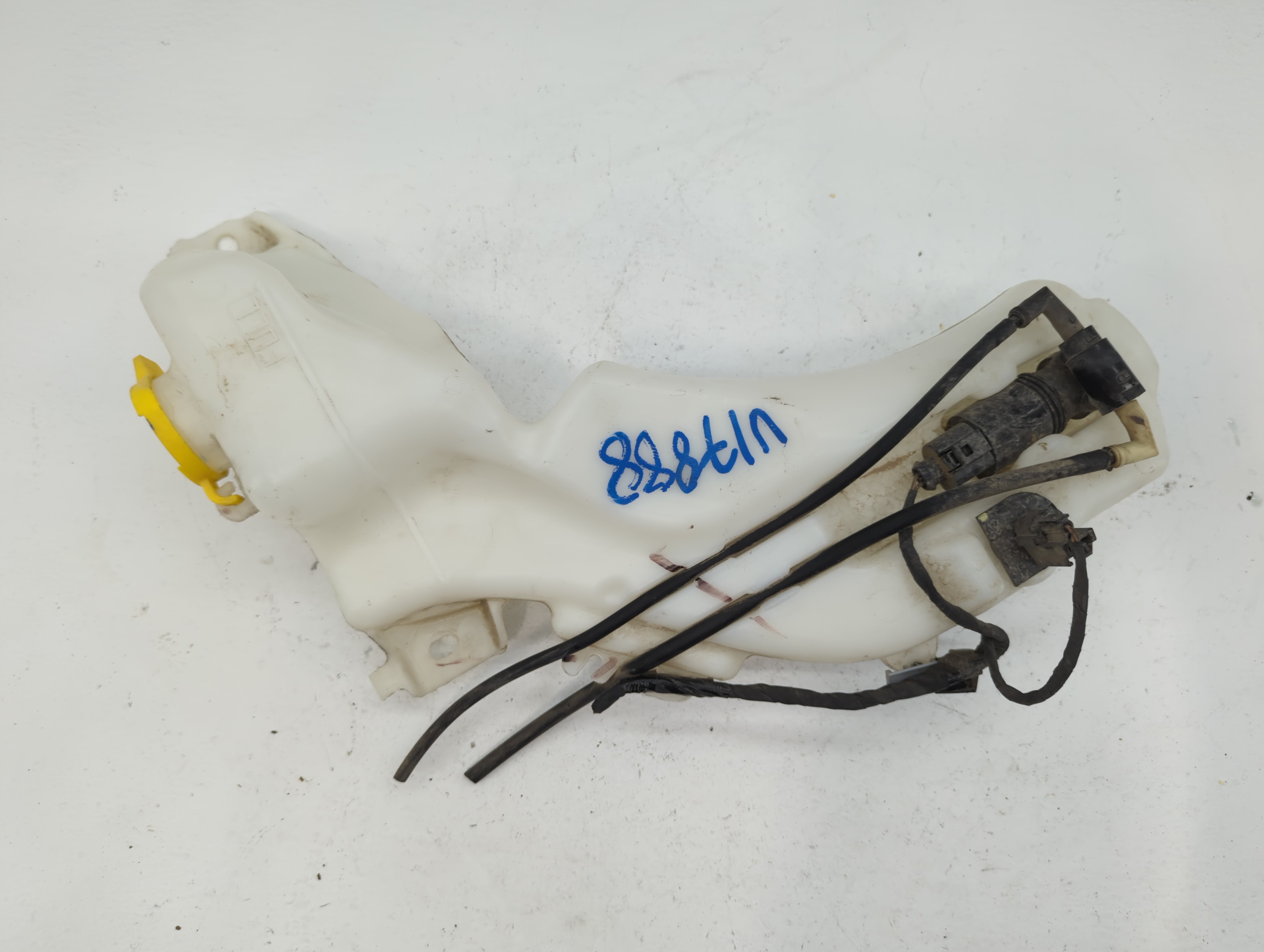 2018 Dodge Journey Windshield Washer Fluid Reservoir Bottle Oem 611311 - Oemusedautoparts1.com