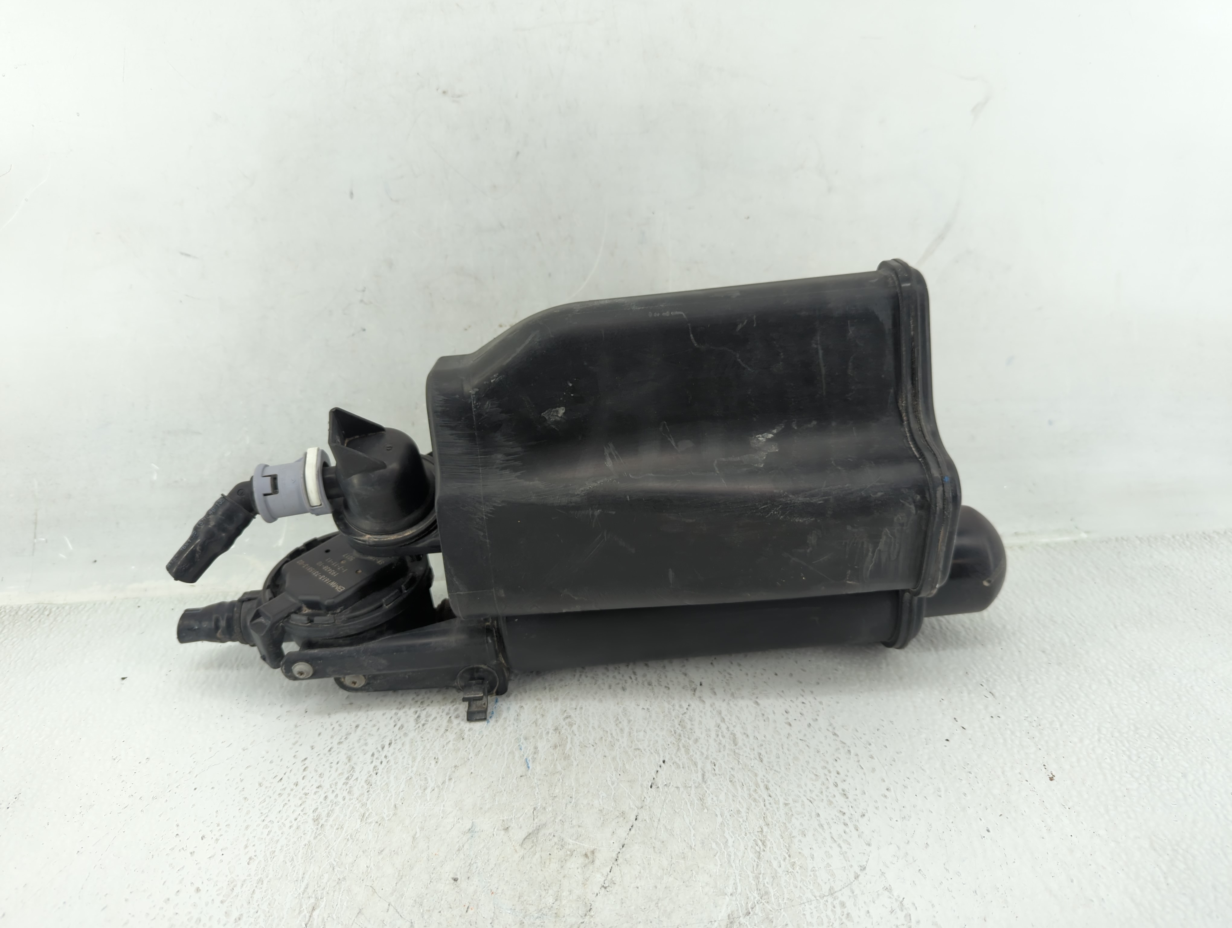 2012 Bmw 328i Fuel Vapor Charcoal Canister 611413 - Oemusedautoparts1.com