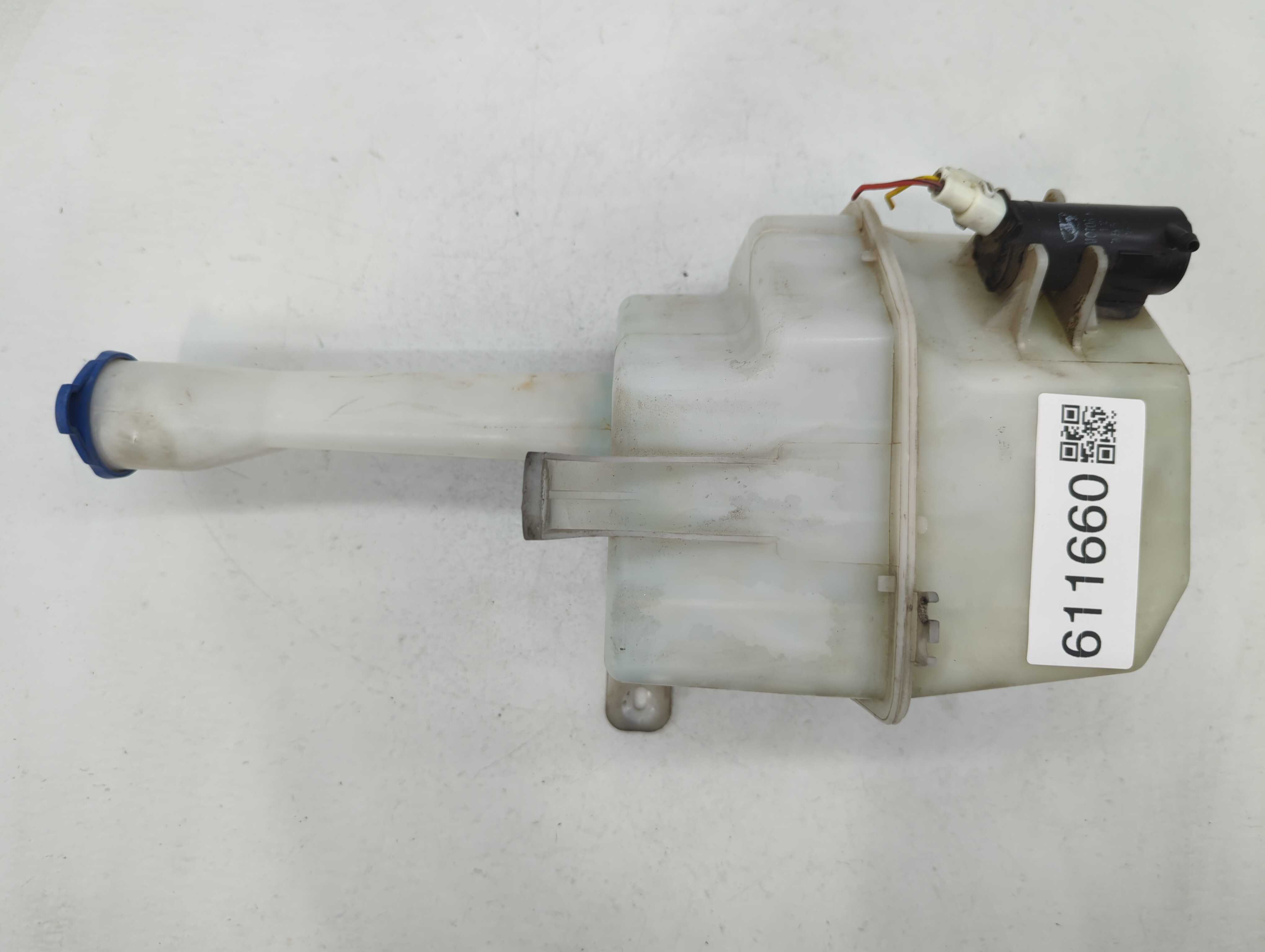 2001-2006 Hyundai Elantra Windshield Washer Fluid Reservoir Bottle Oem 611660 - Oemusedautoparts1.com
