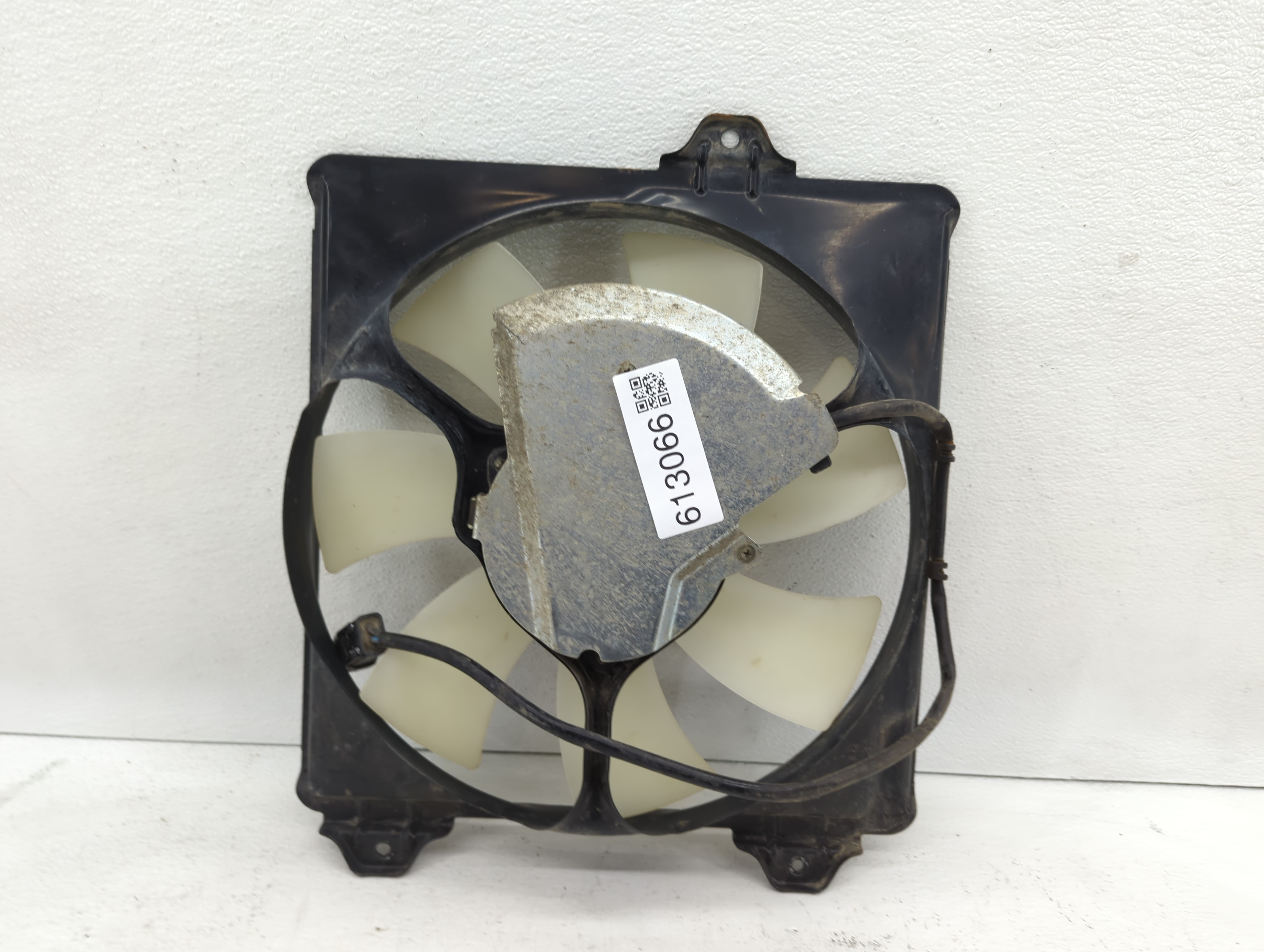 2001-2005 Toyota Rav4 Left Radiator Fan Motor Assembly 613066 - Oemusedautoparts1.com