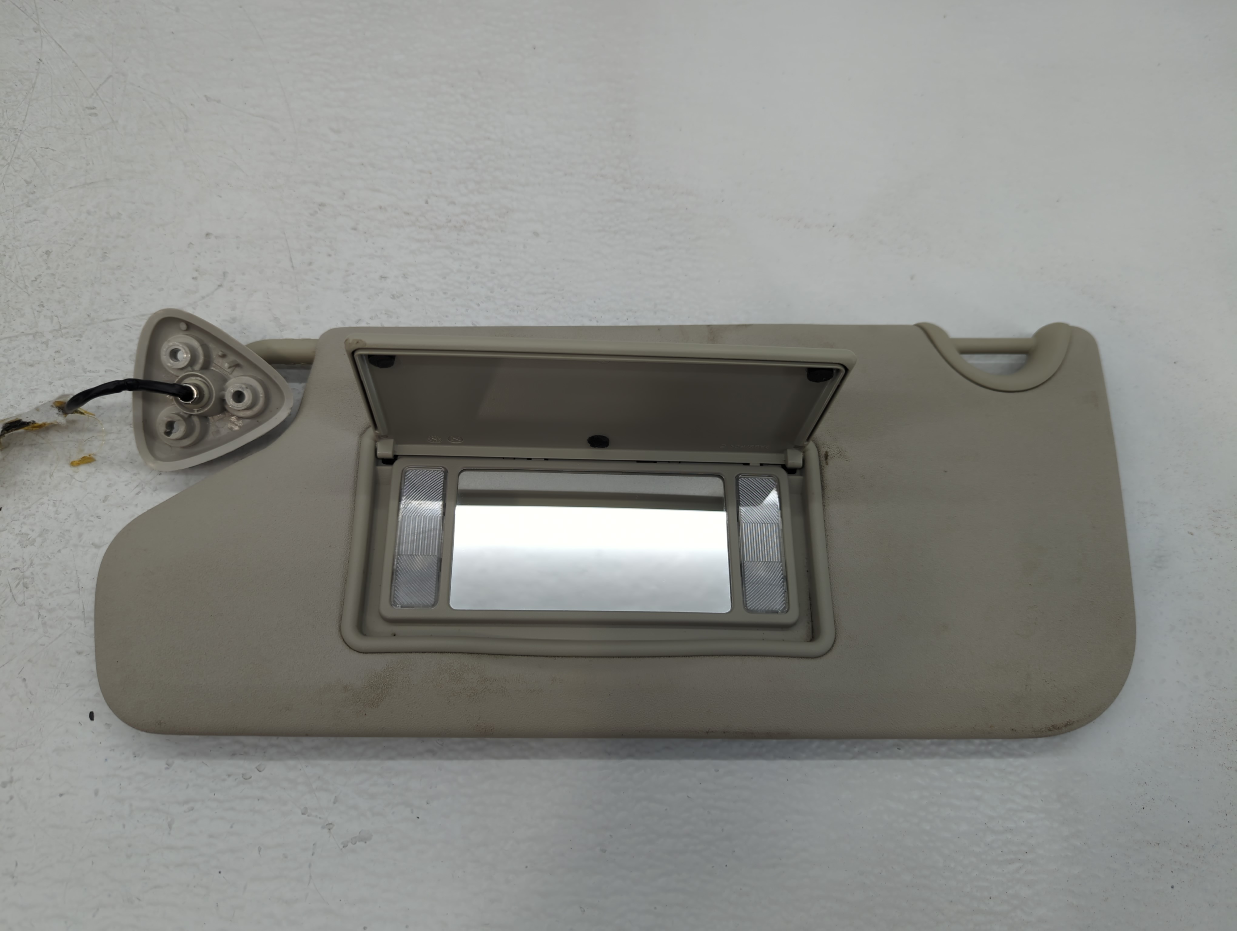 2018 Dodge Journey Driver Sun Visor Mirror Left Sunvisor Ivory 613256 - Oemusedautoparts1.com