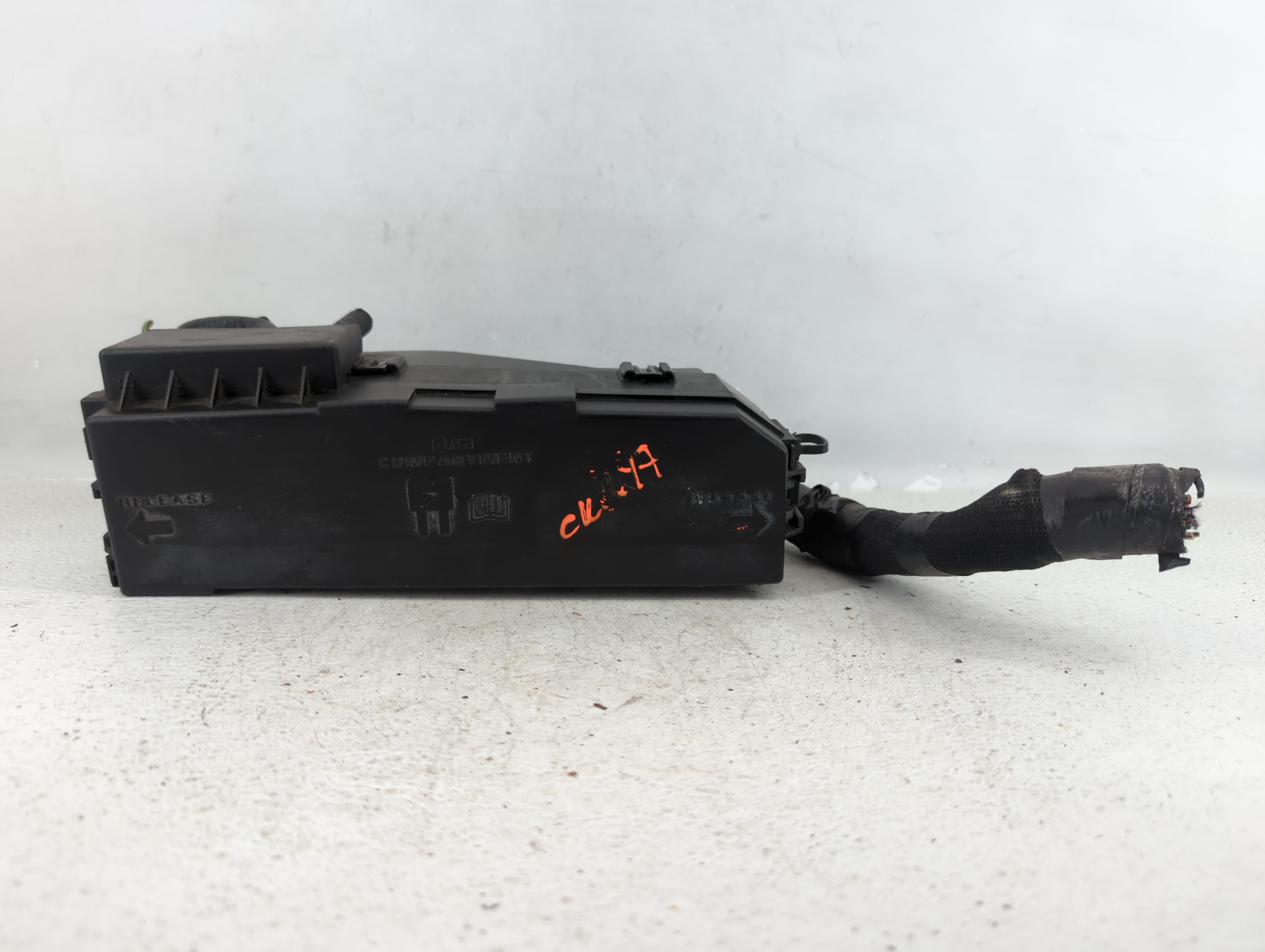 2010-2010 Ford Escape Fusebox Fuse Box Relay Module 613555 - Oemusedautoparts1.com