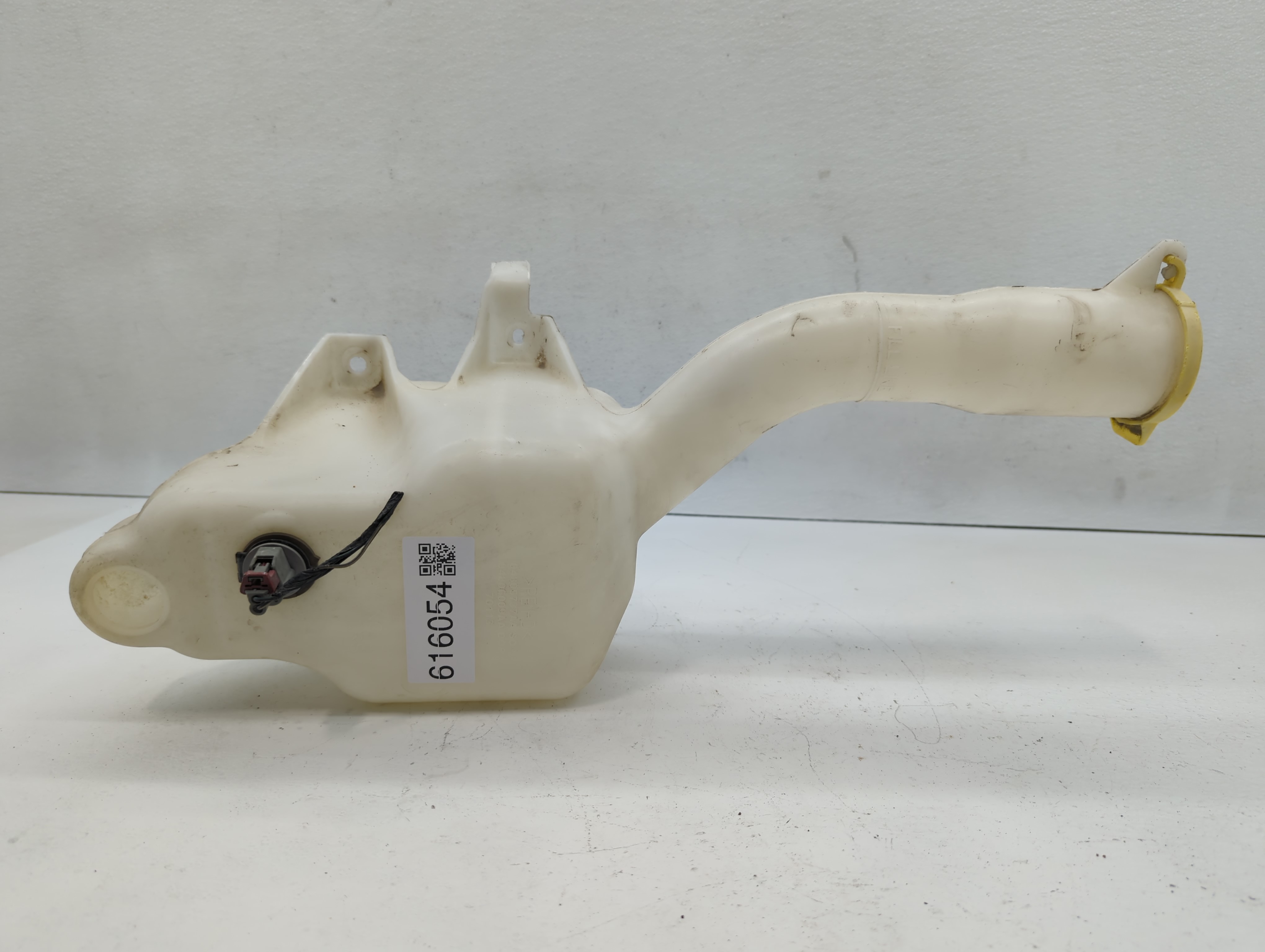 2006-2010 Chrysler 300 Windshield Washer Fluid Reservoir Bottle Oem 616054 - Oemusedautoparts1.com
