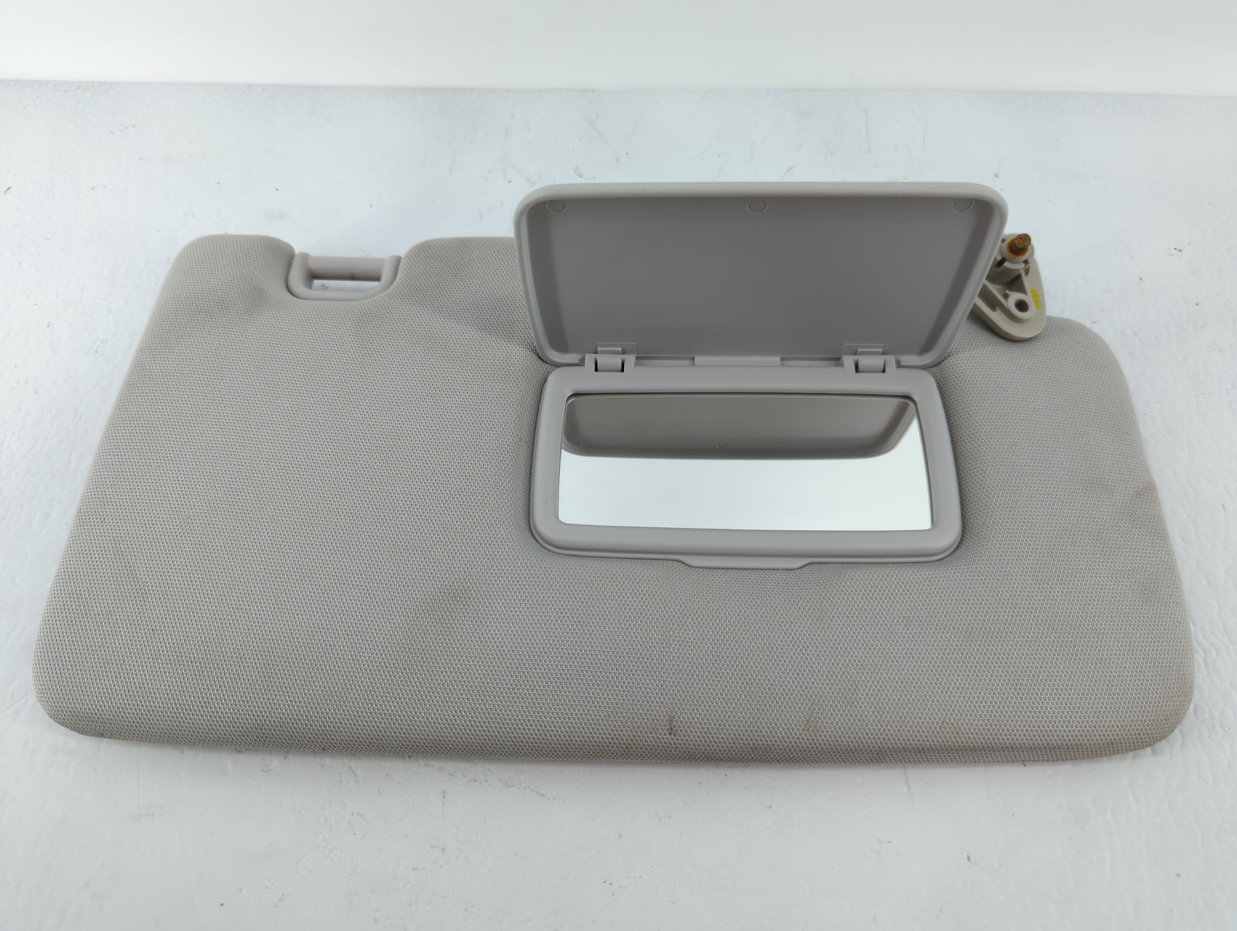 2015 Subaru Forester Passenger Sun Visor Mirror Right Sunvisor Grey 616618 - Oemusedautoparts1.com