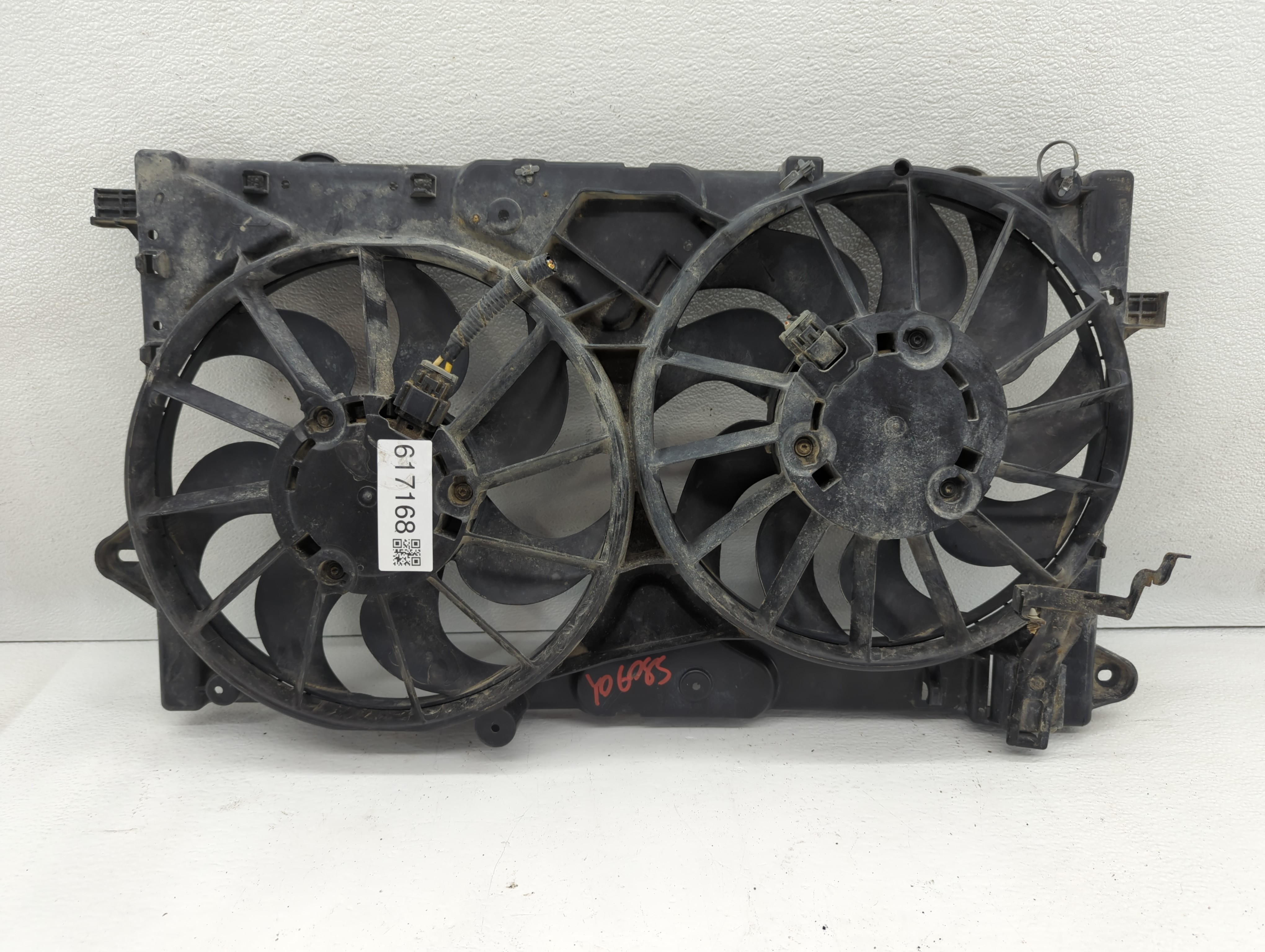 2013-2014 Chevrolet Malibu Left Radiator Fan Motor Assembly 617168 - Oemusedautoparts1.com