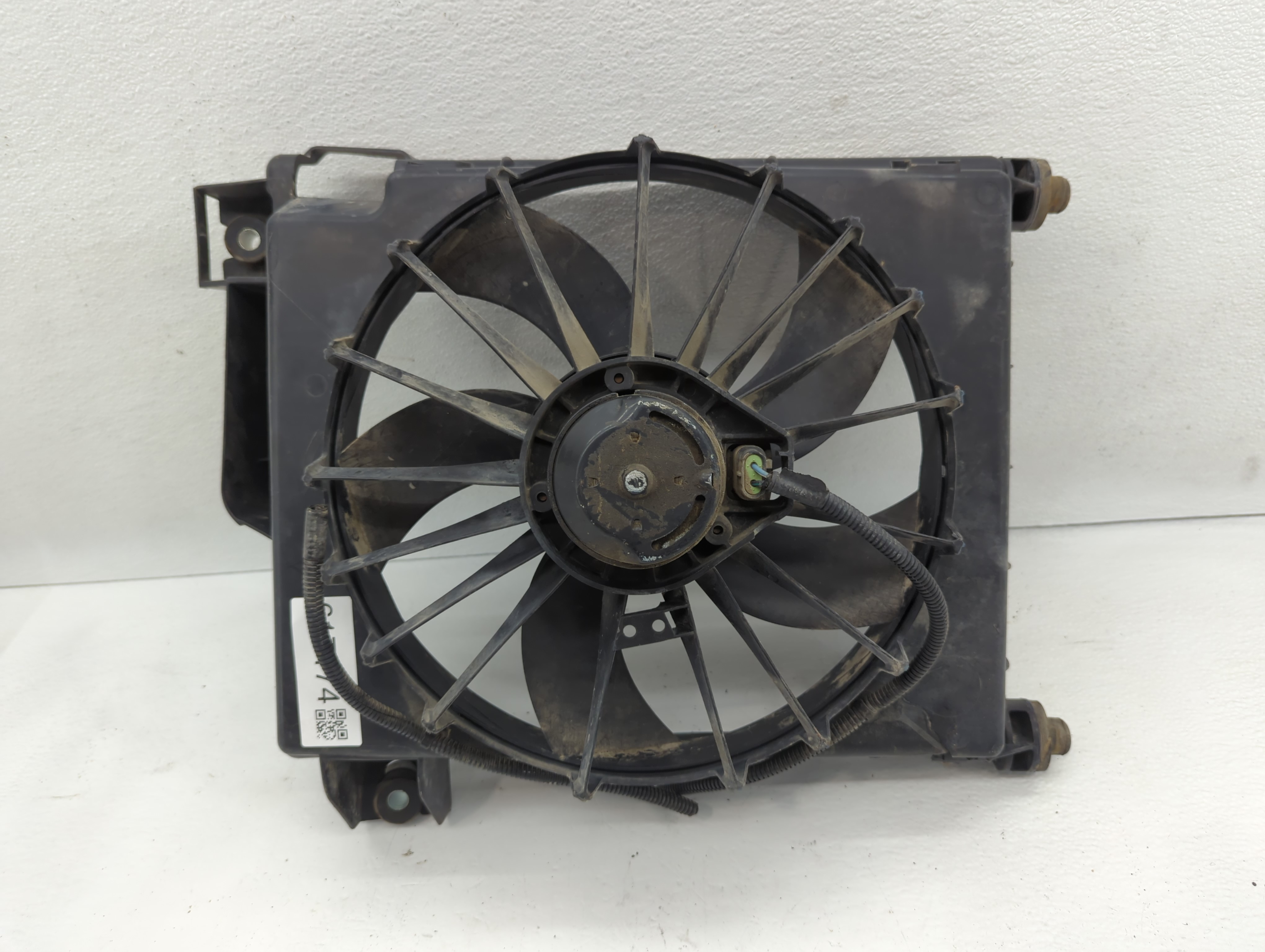 Picture of 2004-2006 Dodge Ram 1500 Left Radiator Fan Motor Assembly 617174
