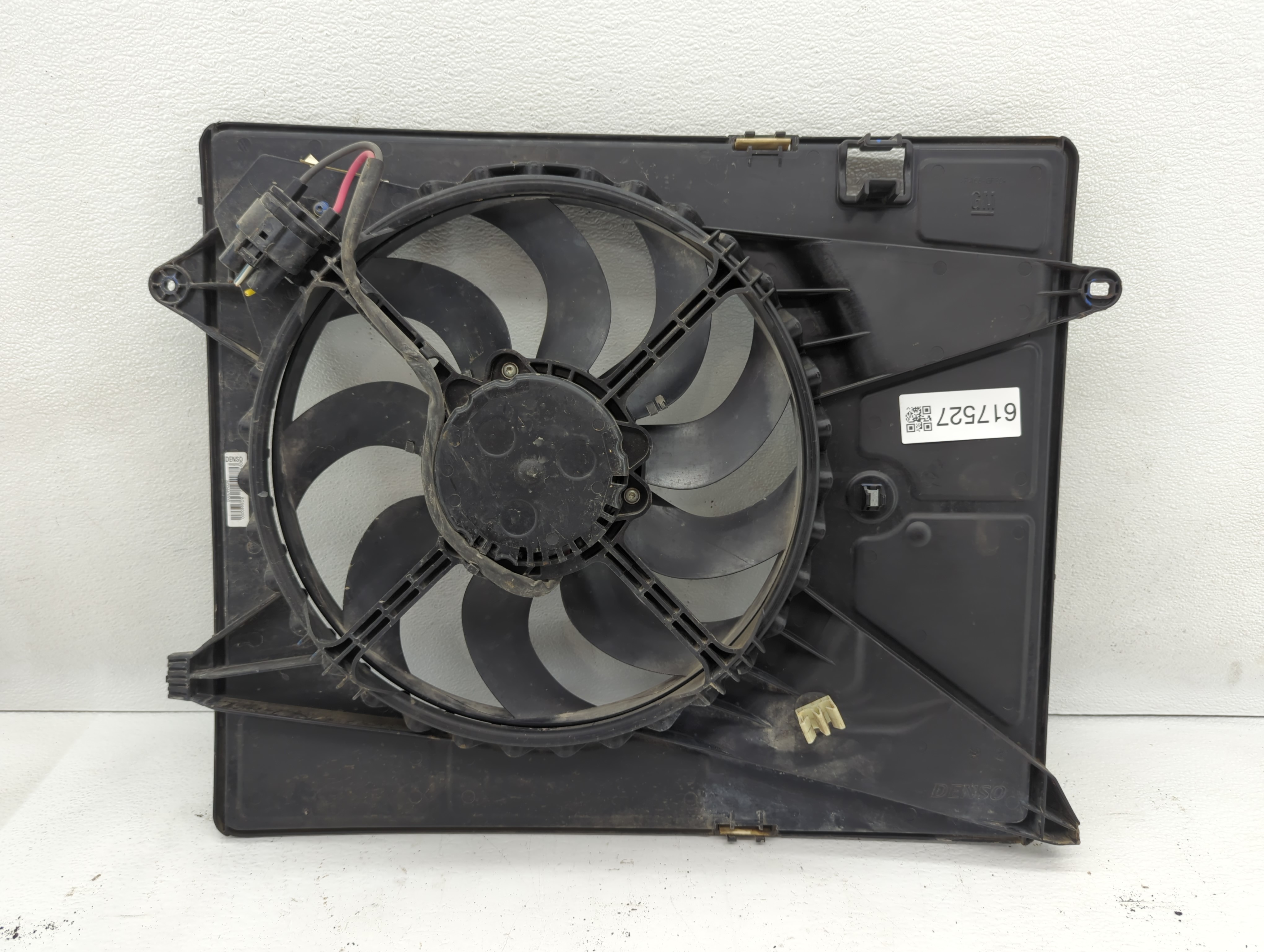 Picture of 2014-2021 Chevrolet Trax Left Radiator Fan Motor Assembly 617527