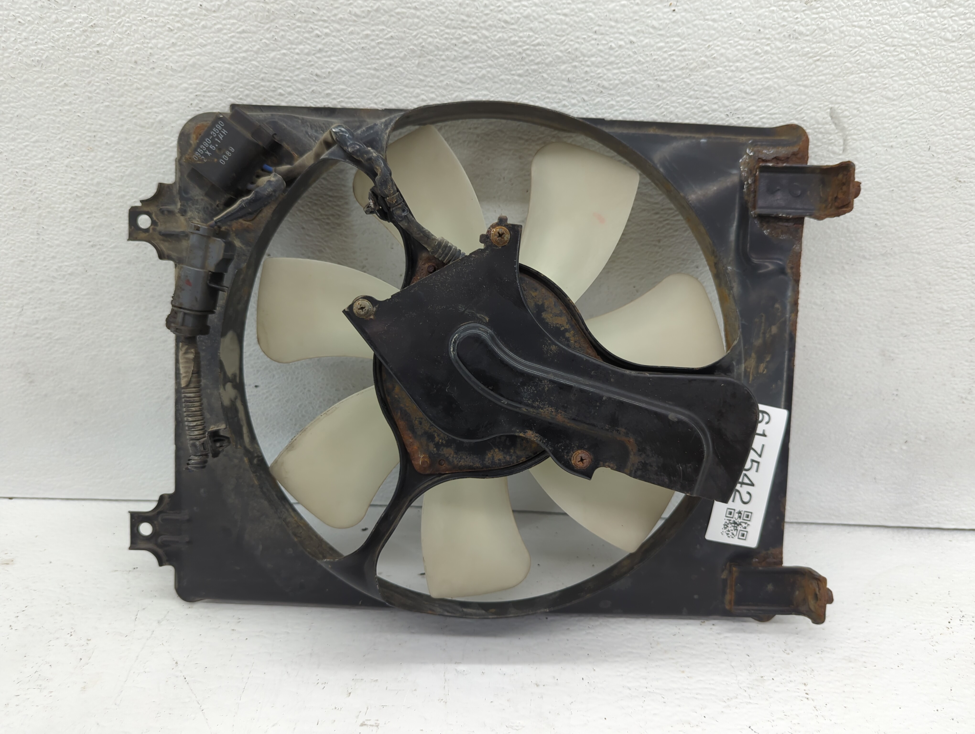 2006-2011 Honda Civic Left Radiator Fan Motor Assembly 617542 - Oemusedautoparts1.com
