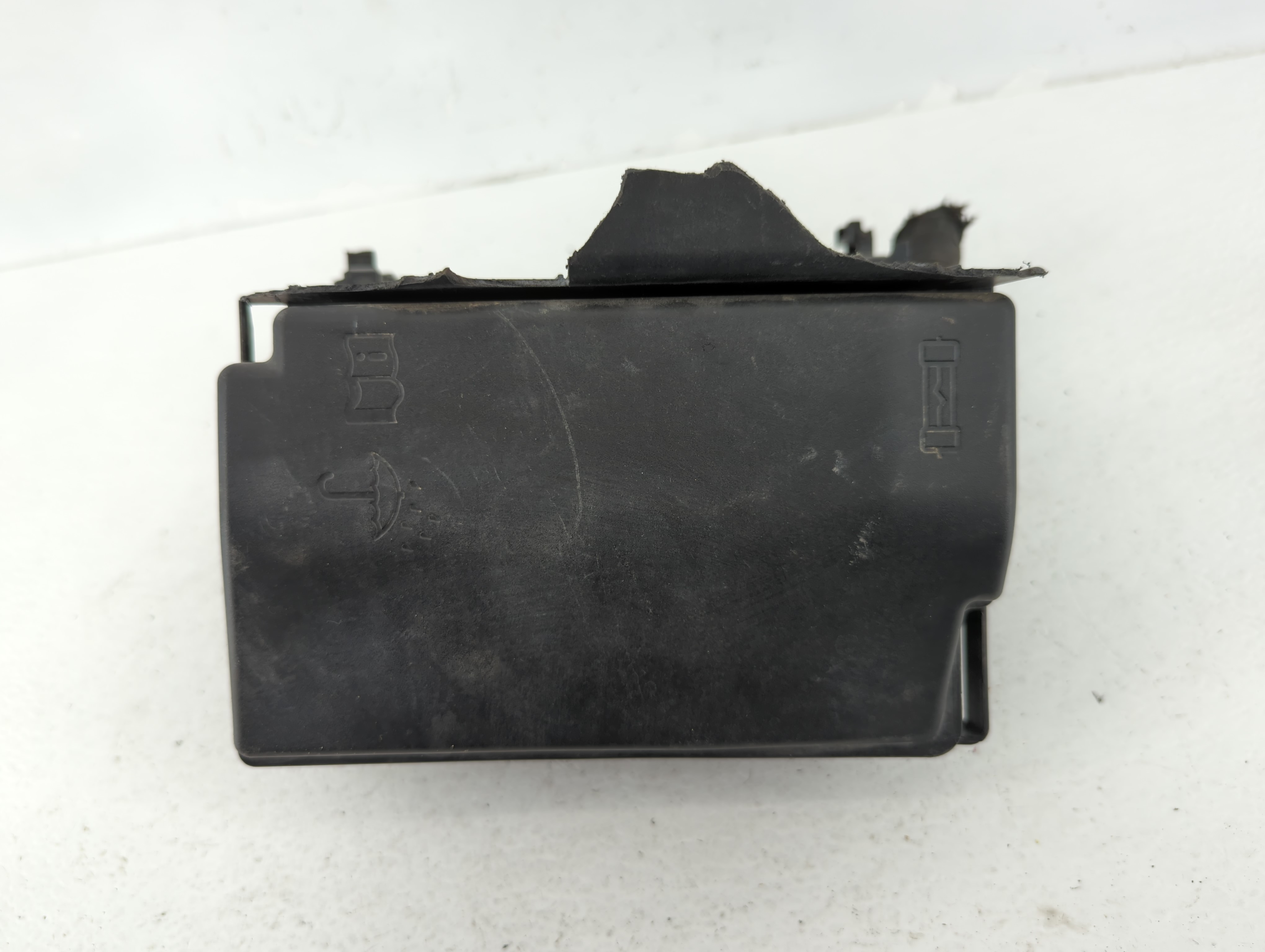 Picture of 2012-2020 Volkswagen Passat Fusebox Fuse Box Relay Module 618037