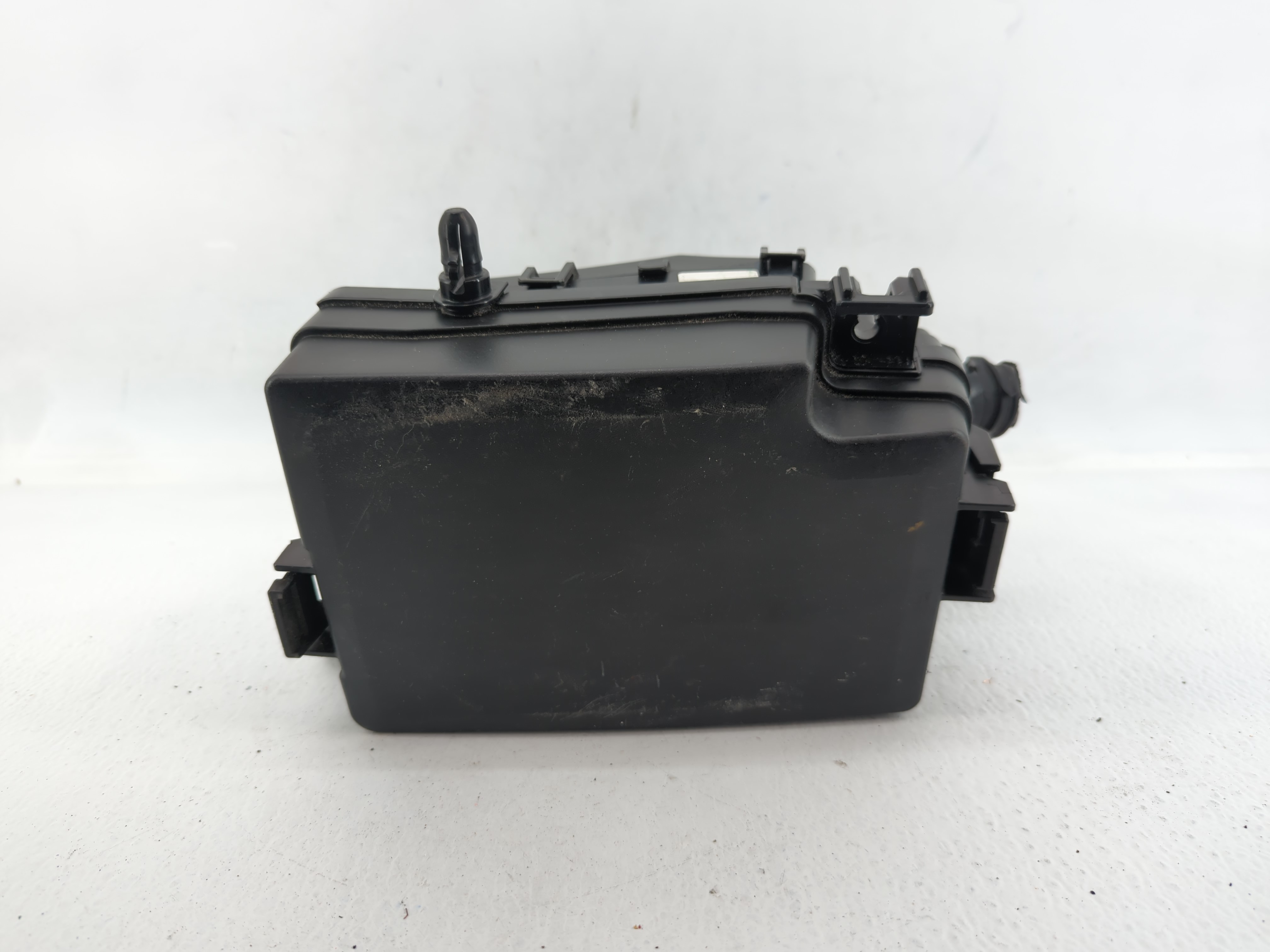 2017-2017 Hyundai Elantra Fusebox Fuse Box Relay Module 91956-f2020 618285 - Oemusedautoparts1.com