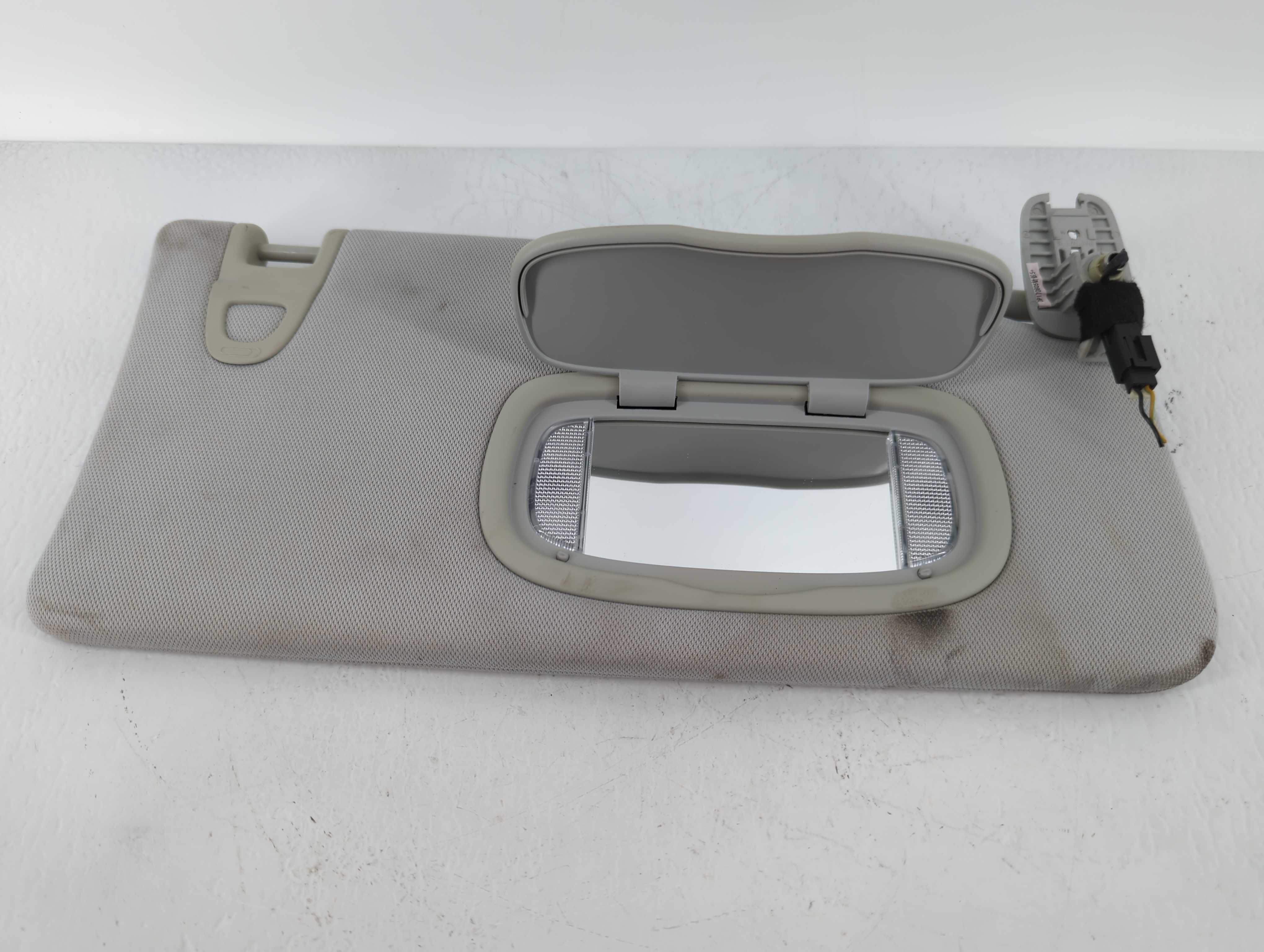 2018 Jeep Compass Passenger Sun Visor Mirror Right Sunvisor Grey 618370 - Oemusedautoparts1.com