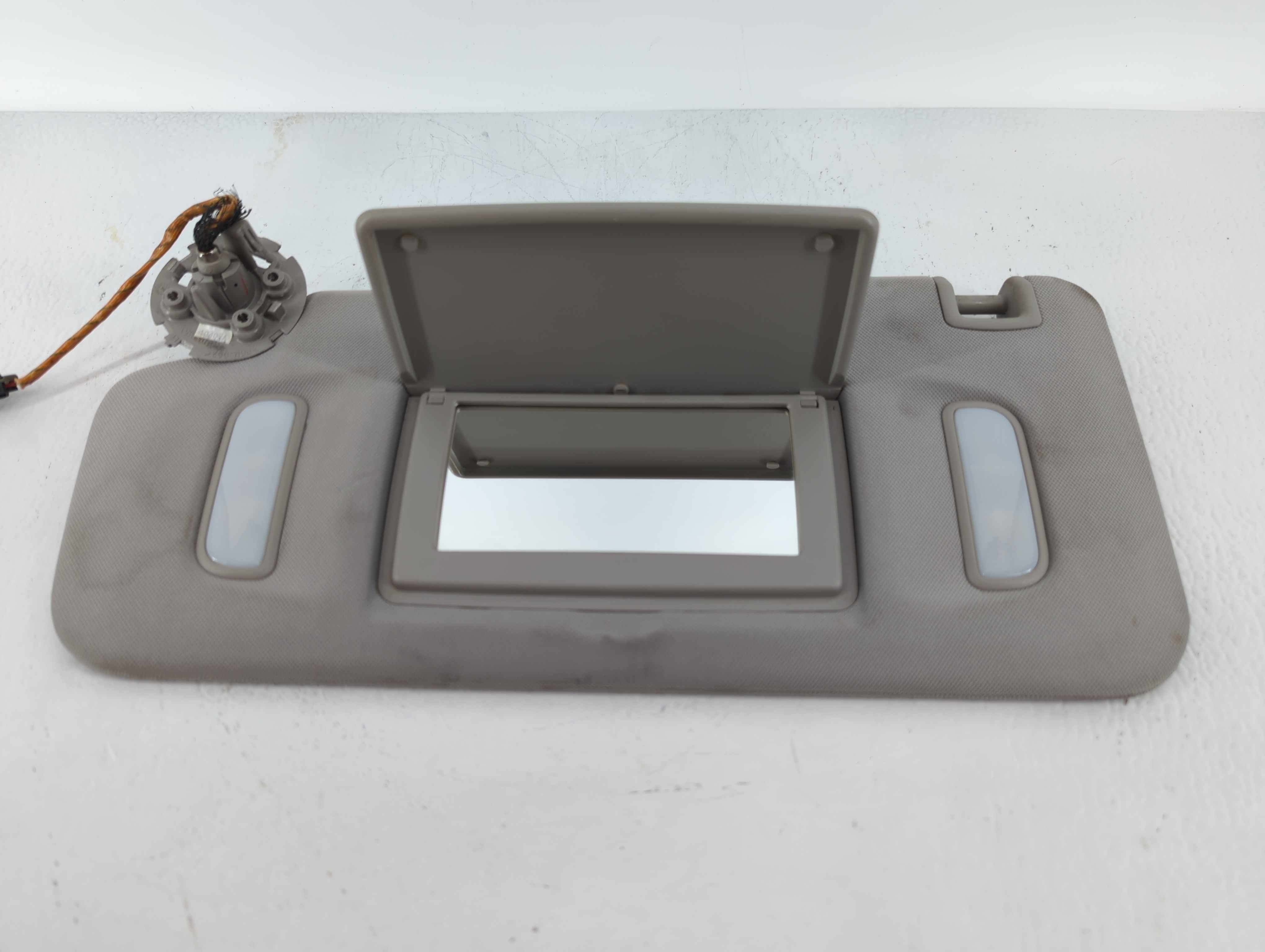 Chevrolet Traverse Passenger Sun Visor Mirror Right Sunvisor Grey 618608 - Oemusedautoparts1.com