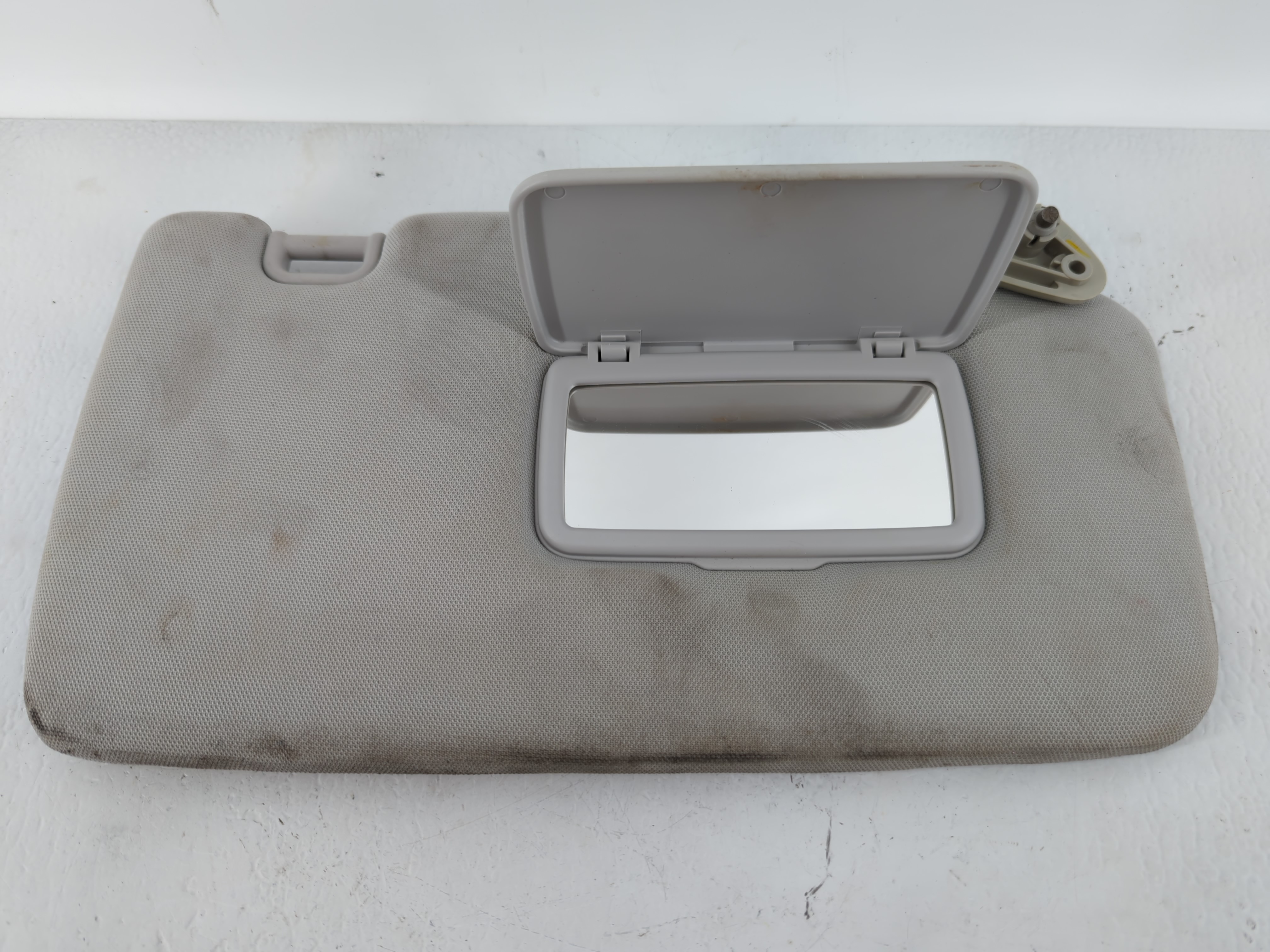 2015 Subaru Forester Passenger Sun Visor Mirror Right Sunvisor Gray 619251 - Oemusedautoparts1.com
