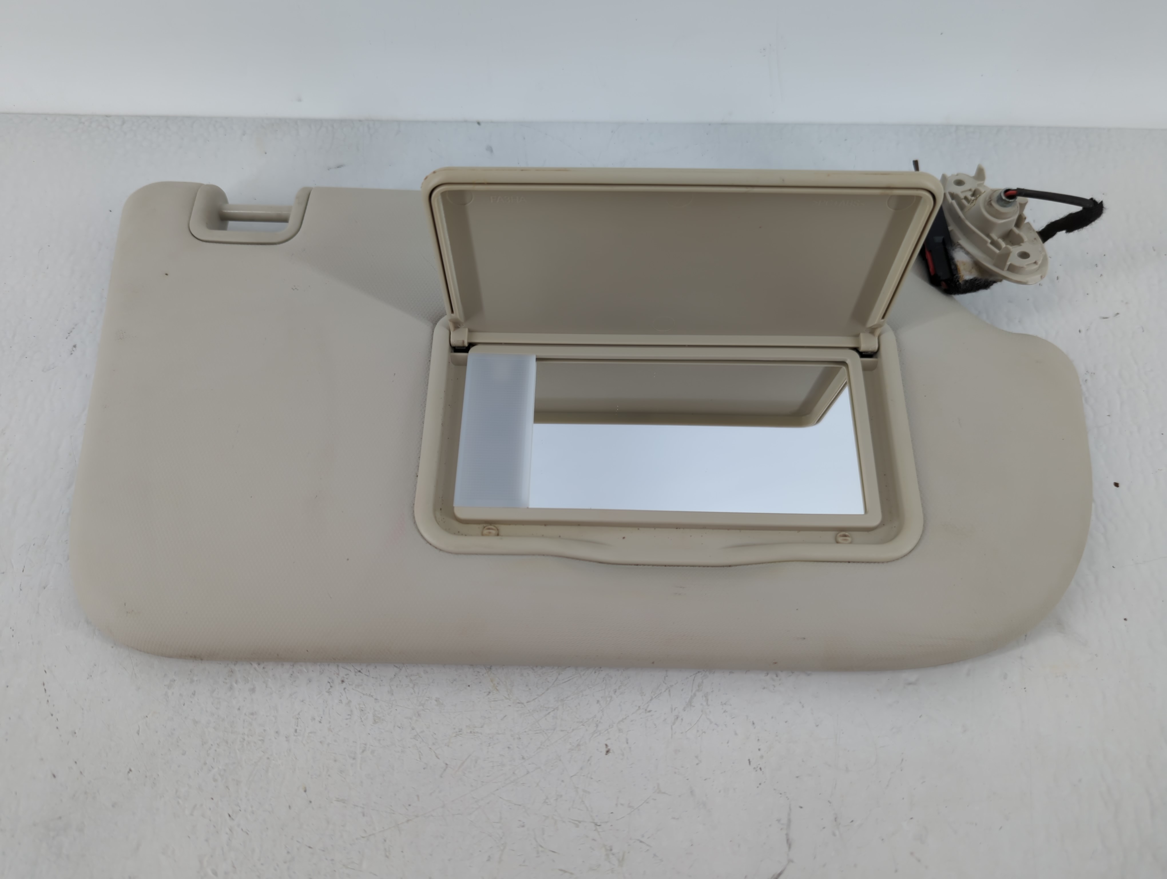 Picture of 2013-2015 Ford Focus Passenger Sun Visor Mirror Right Sunvisor Ivory 619351