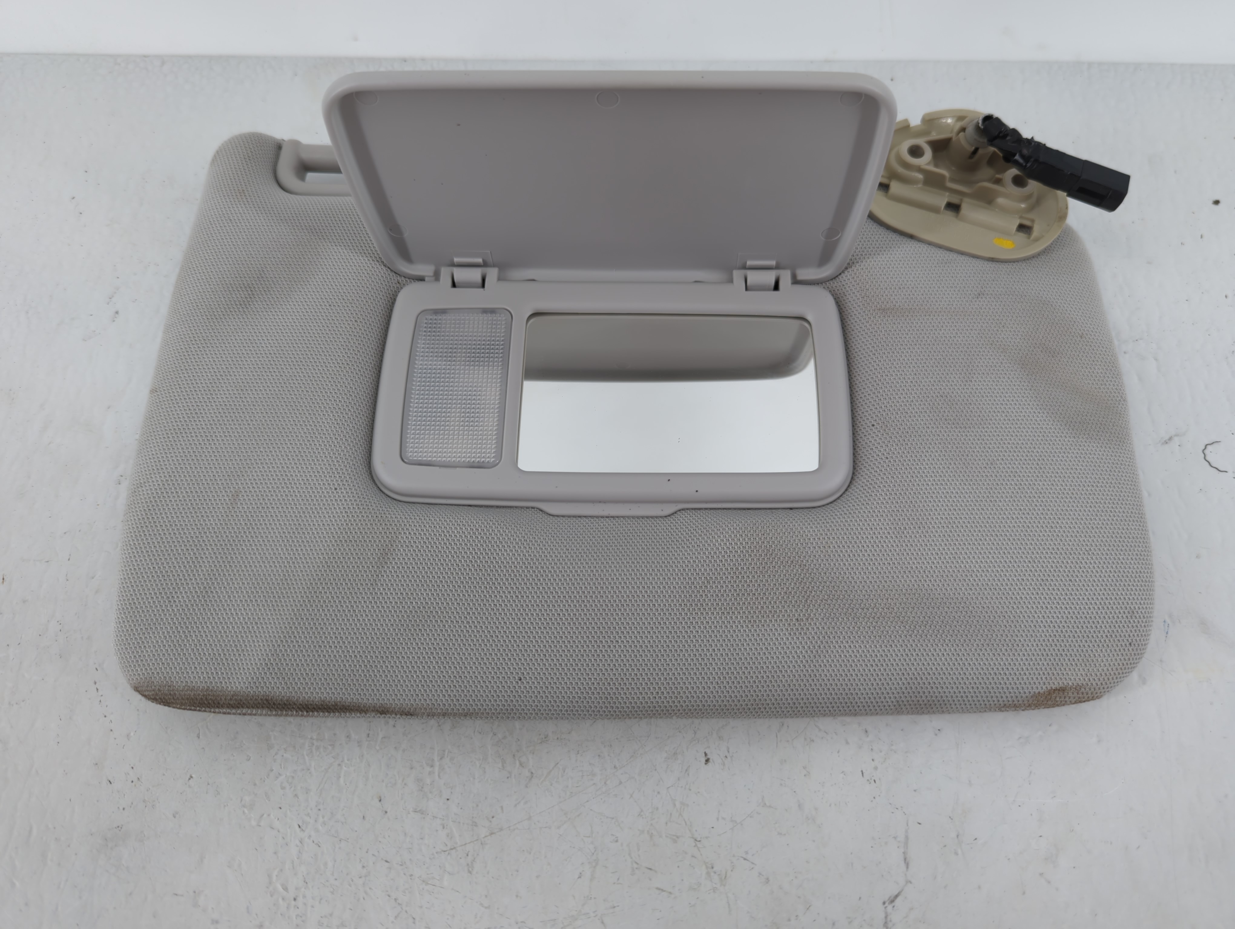 2018 Subaru Forester Passenger Sun Visor Mirror Right Sunvisor Grey 619589 - Oemusedautoparts1.com