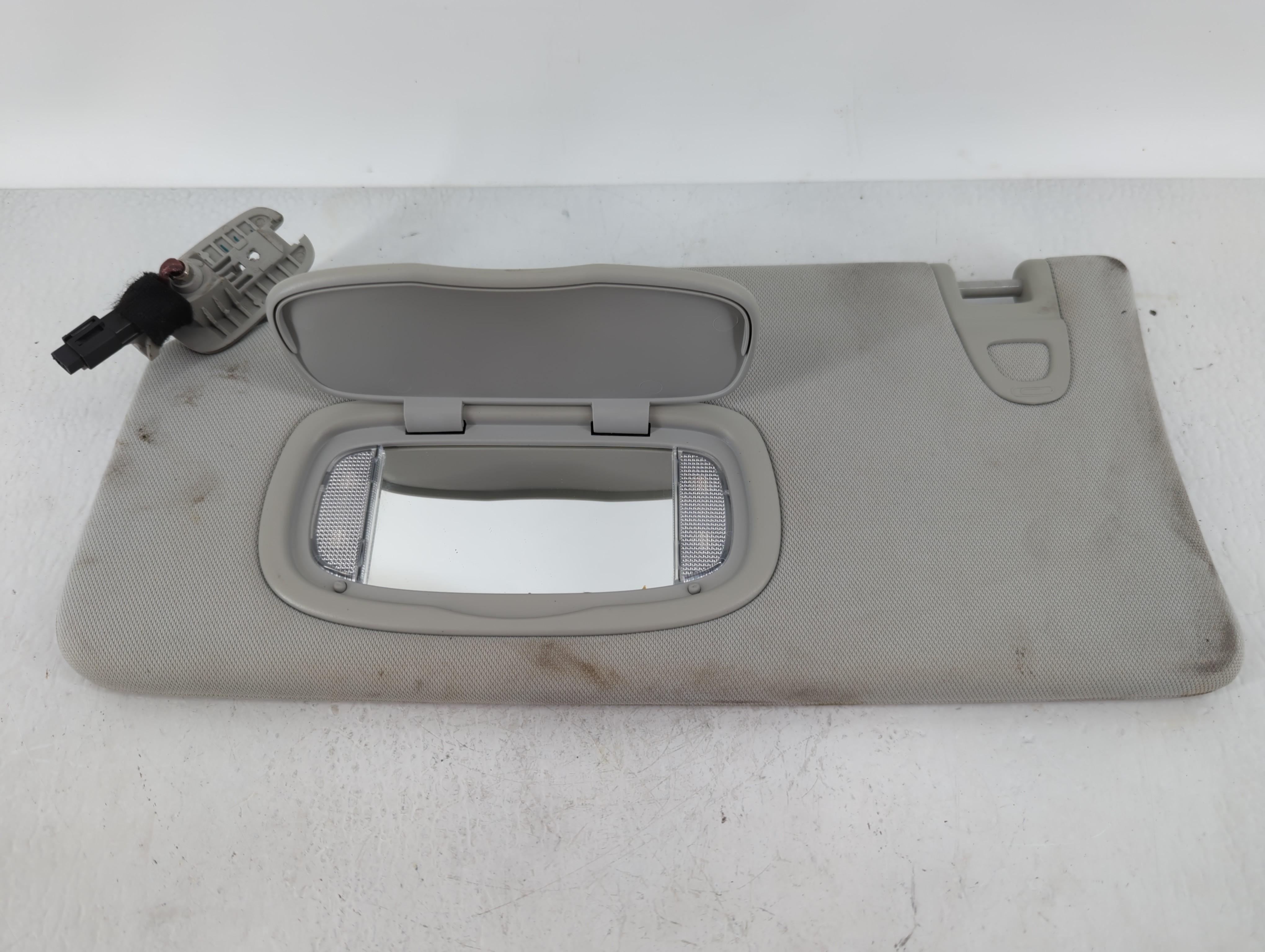 2021 Jeep Compass Driver Sun Visor Mirror Left Sunvisor Light Grey 619596 - Oemusedautoparts1.com