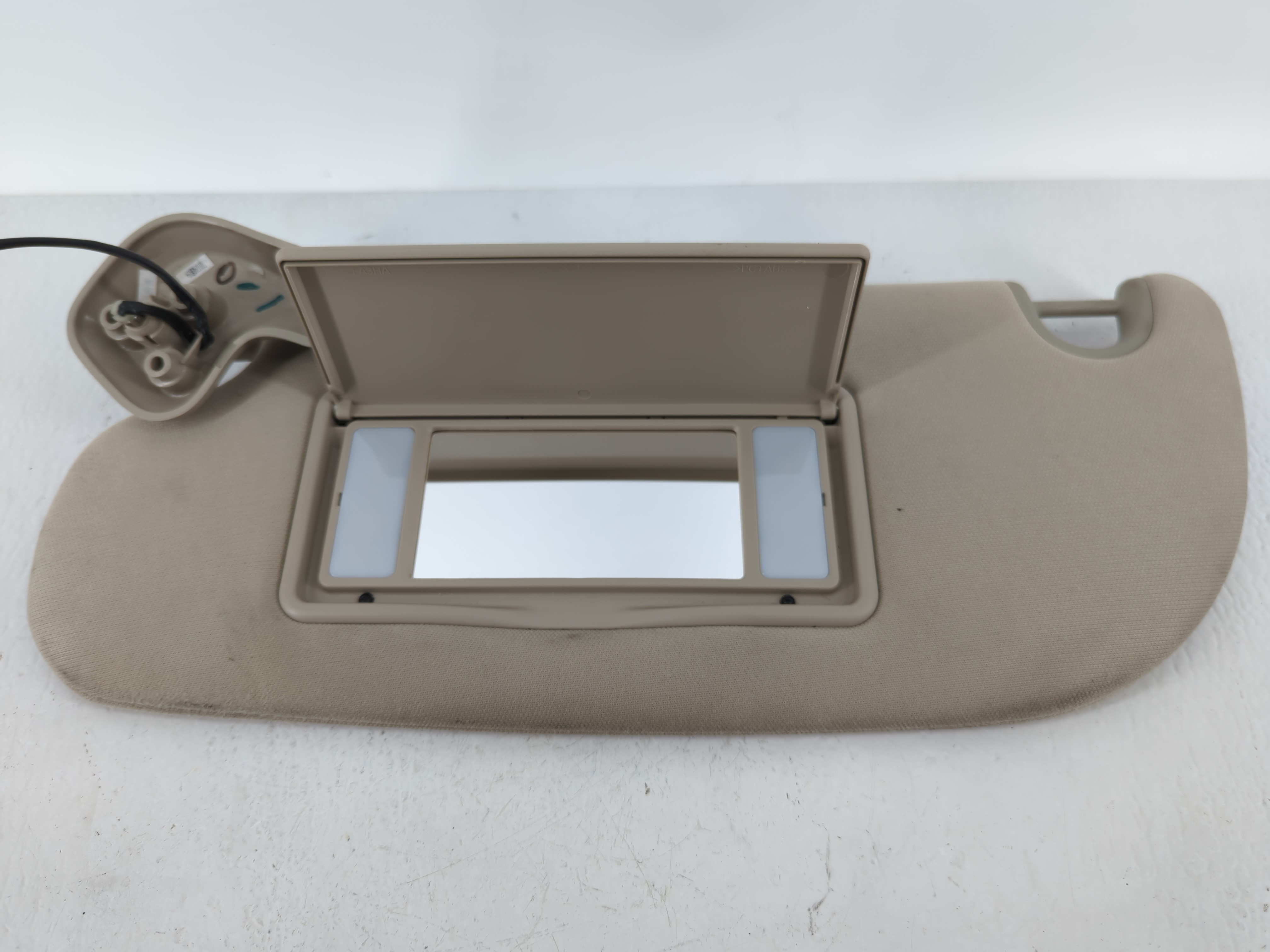 Picture of 2013 Lincoln Navigator Driver Sun Visor Mirror Left Sunvisor Grey 619676