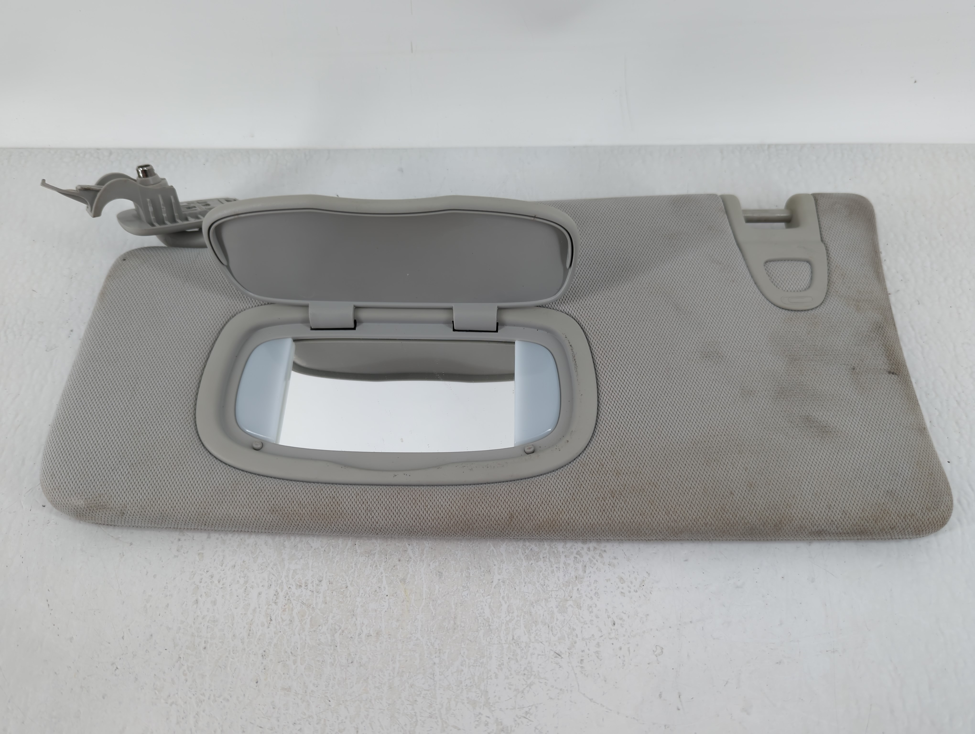 2018 Jeep Compass Driver Sun Visor Mirror Left Sunvisor Pale Grey 619821 - Oemusedautoparts1.com