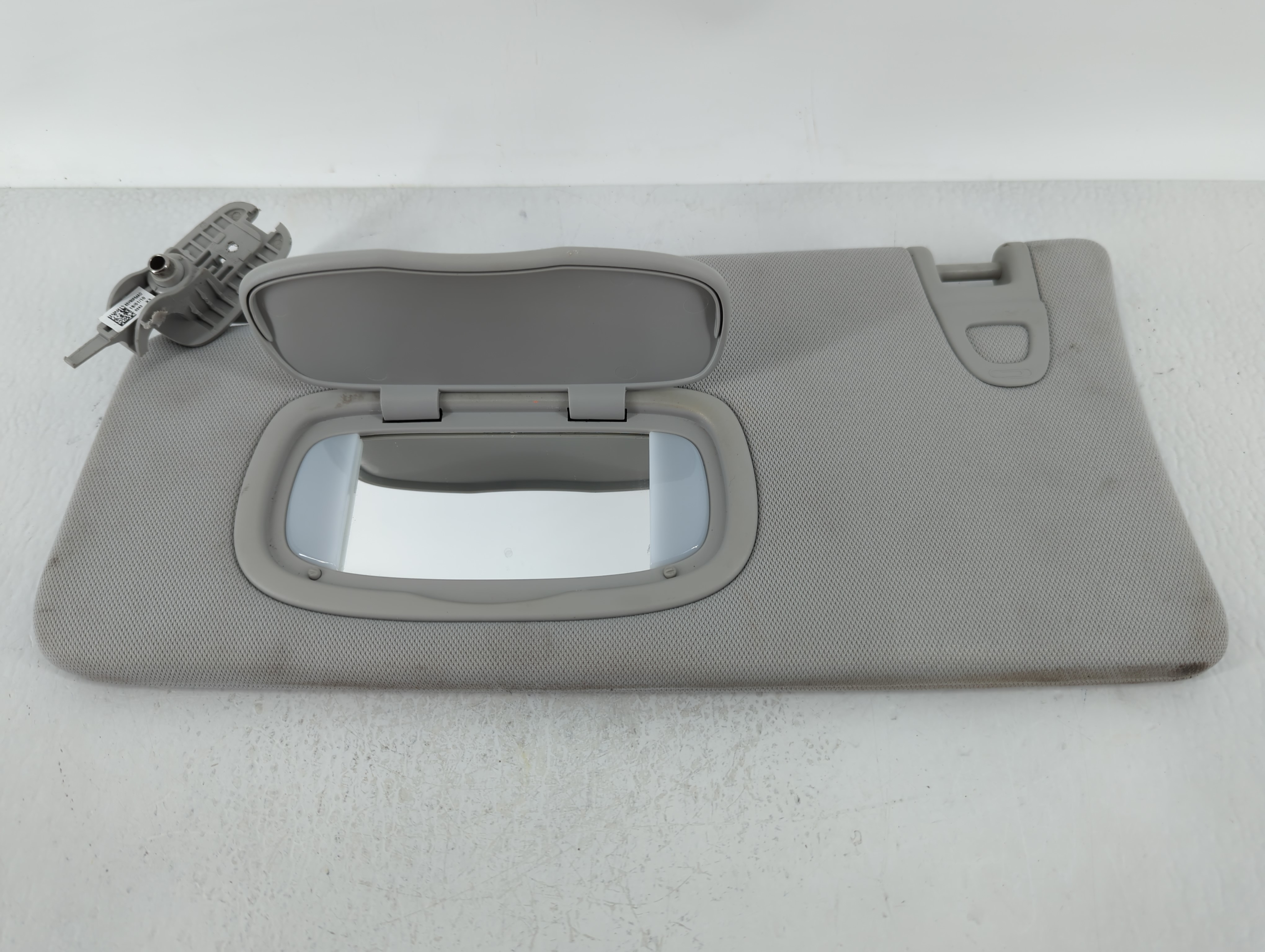 2019 Jeep Compass Driver Sun Visor Mirror Left Sunvisor Pale Grey 620029 - Oemusedautoparts1.com