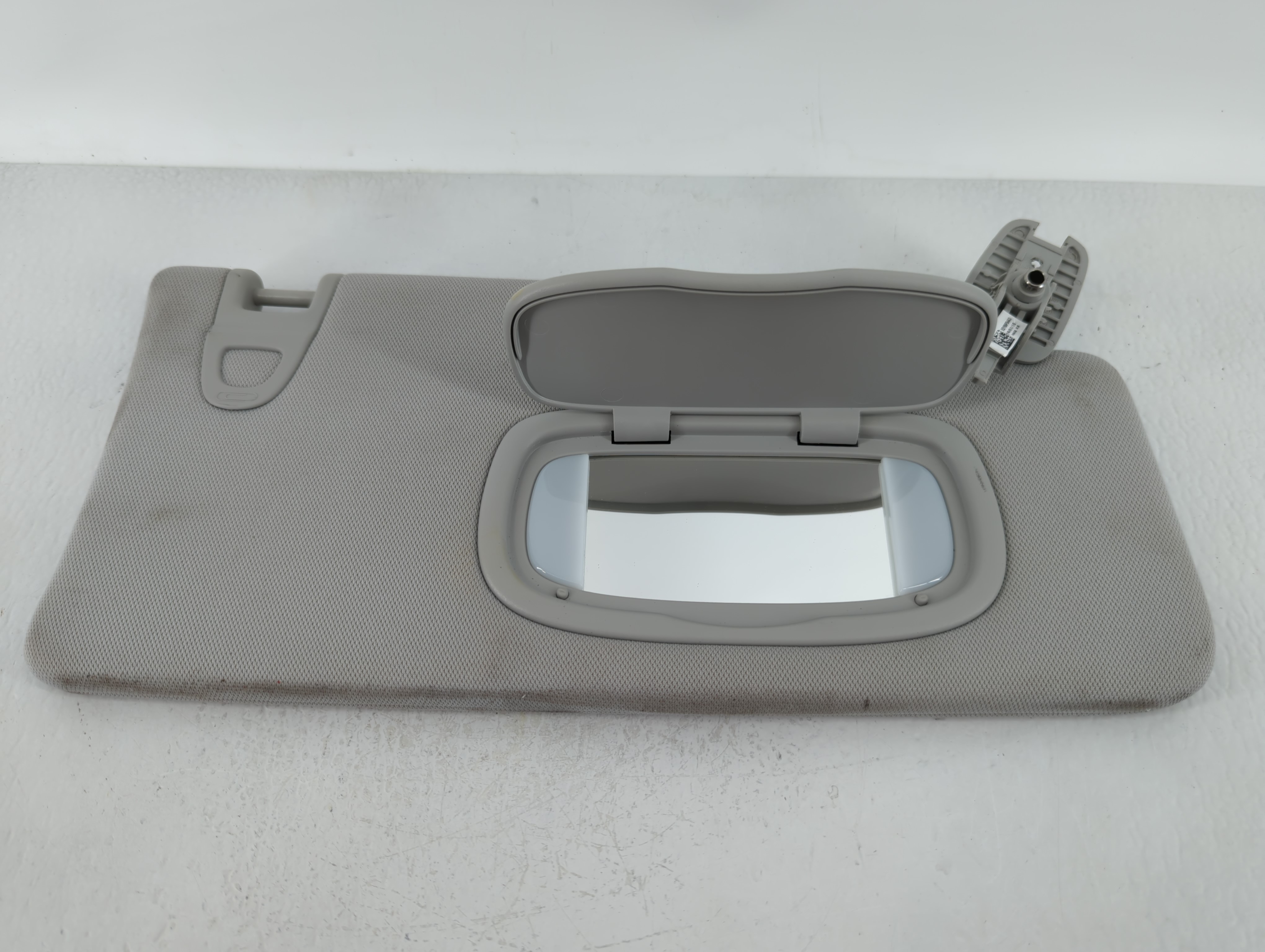 2019 Jeep Compass Driver Sun Visor Mirror Left Sunvisor Pale Grey 620030 - Oemusedautoparts1.com